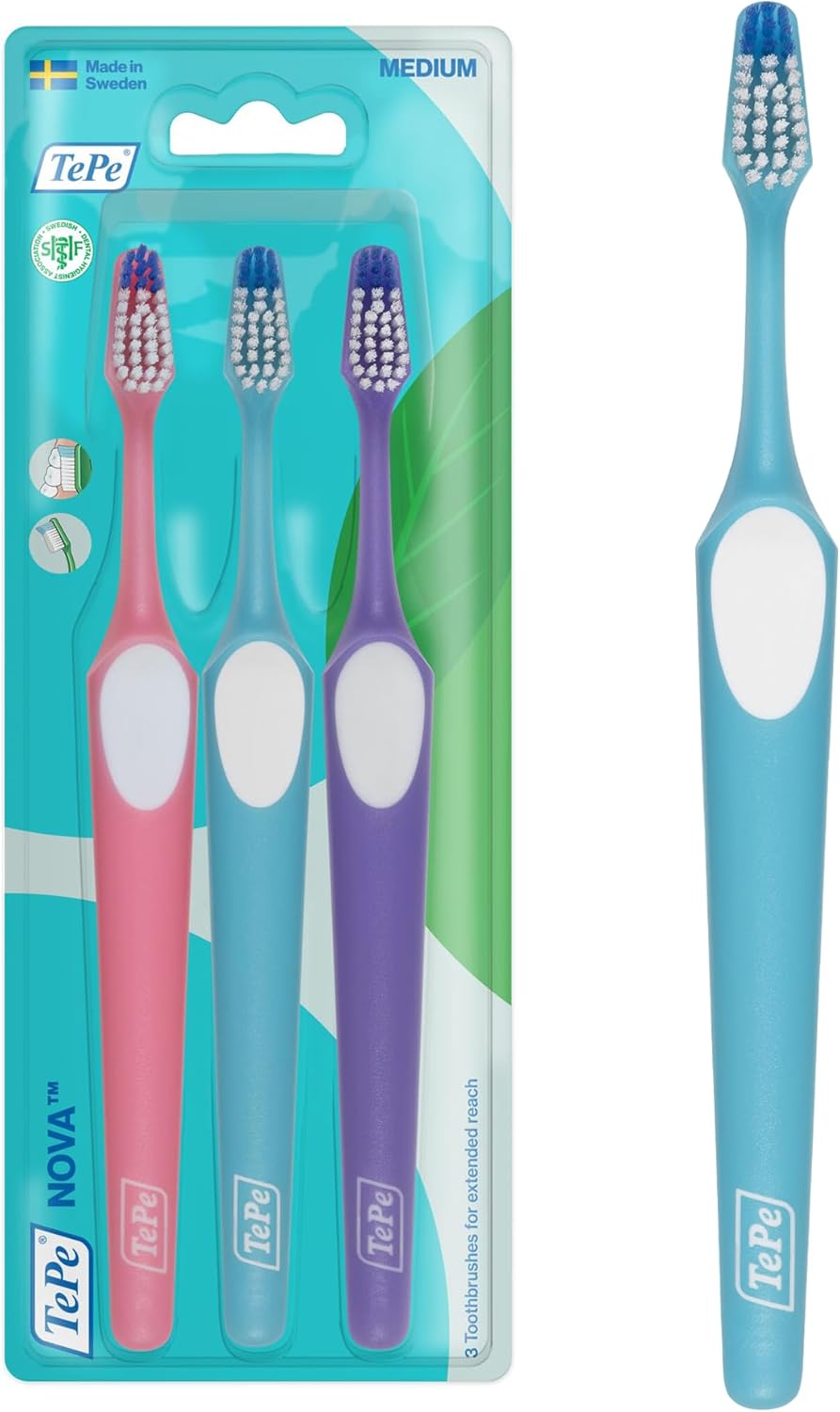Detalle de Spazzolino TePe Nova Medium – 3 pezzi, punta allungata per accesso migliore ai denti posteriori