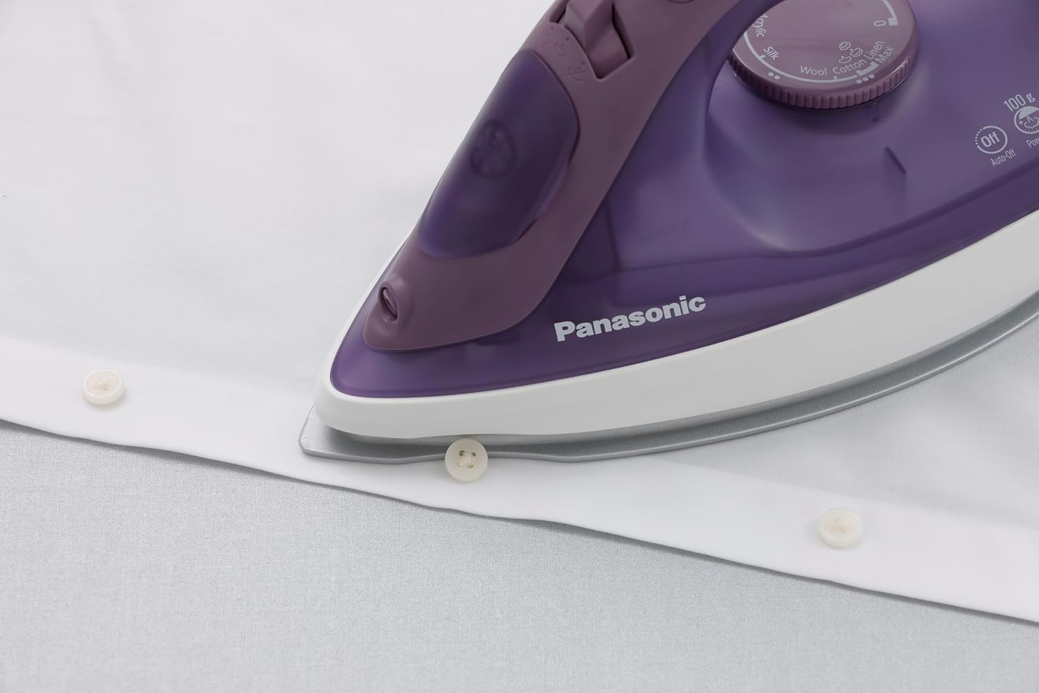 Detalle 2 de Panasonic NIS630V Steam Iron, Violet, with Vertical Steam and Auto Shutoff