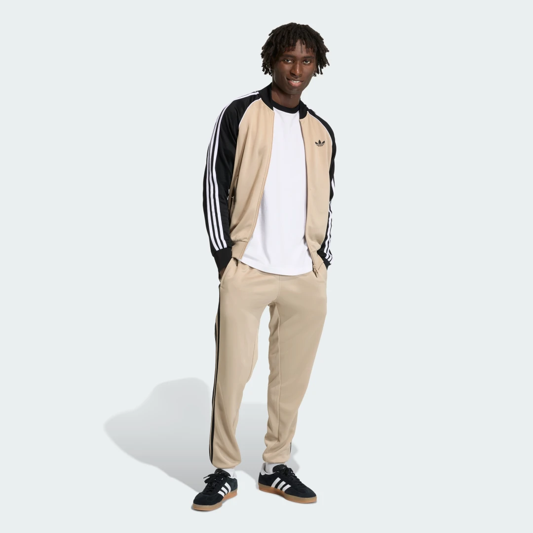 Detalle de Chaqueta deportiva SST de Adidas | Beige