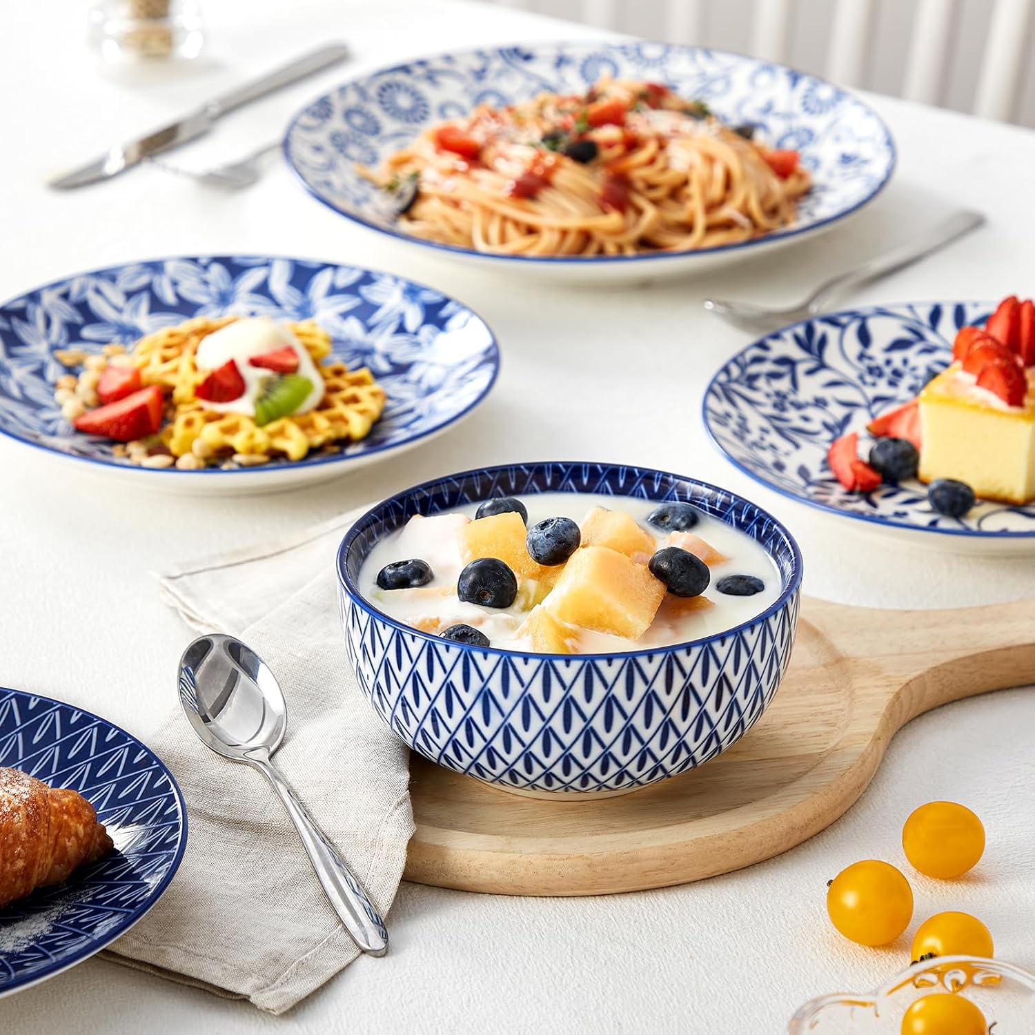 Thumbnail 5 de vancasso SELENE 12-Piece Porcelain Blue Dinnerware Set for 4 (Plates & Bowls)