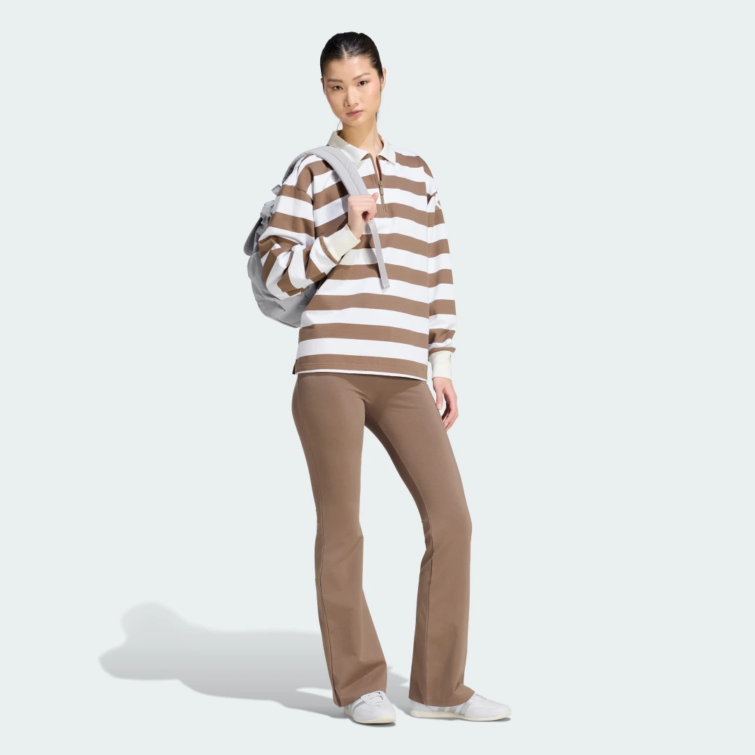 Detalle de Polo de manga larga Essentials Contemporary de felpa Beige — Adidas