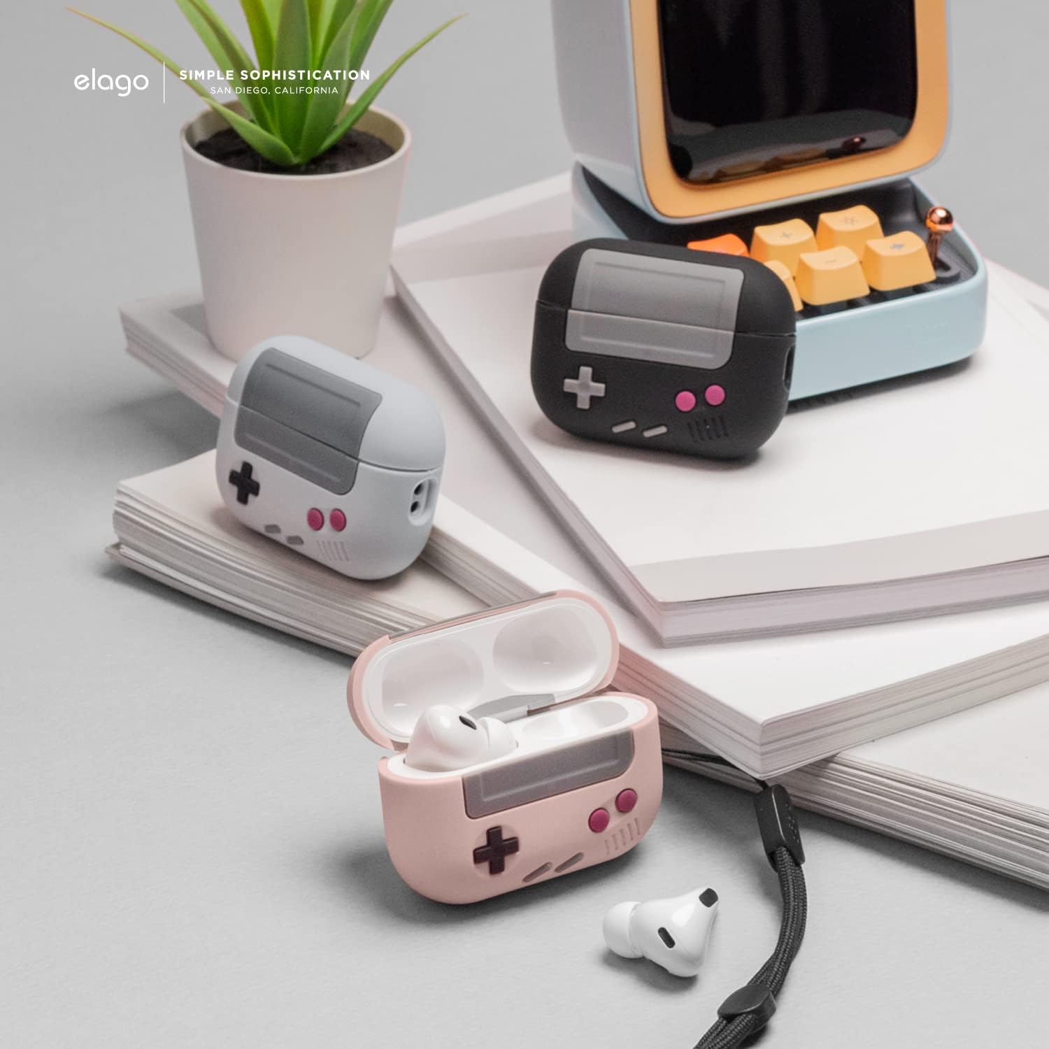 Thumbnail 6 de Coque elago AW5 pour AirPods Pro (2e génération) – Étui en silicone avec lanière, design console rétro (Noir)