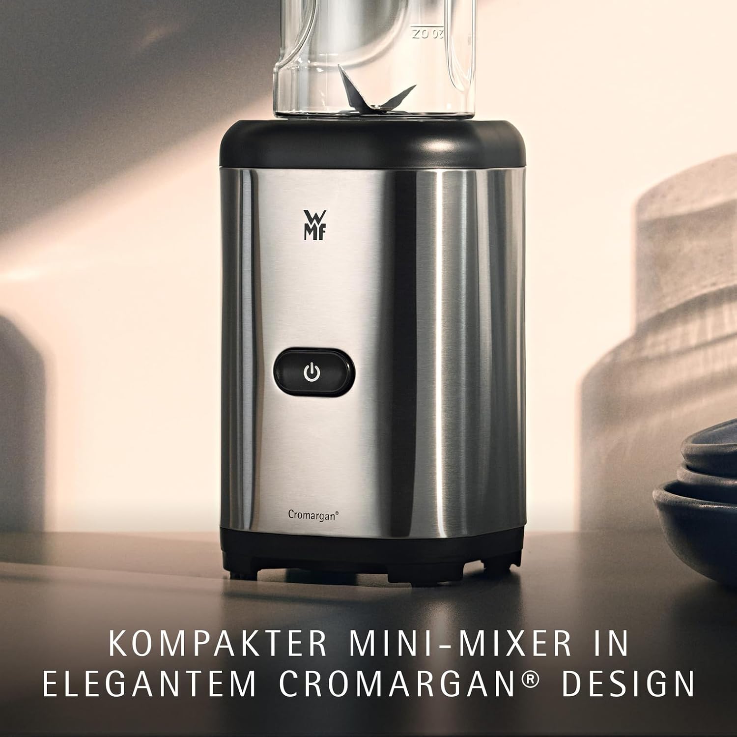 Detalle 2 de WMF Kult X Mix & Go Mini Smoothie Maker – kompakter 300-Watt Mixer mit To-Go-Behälter