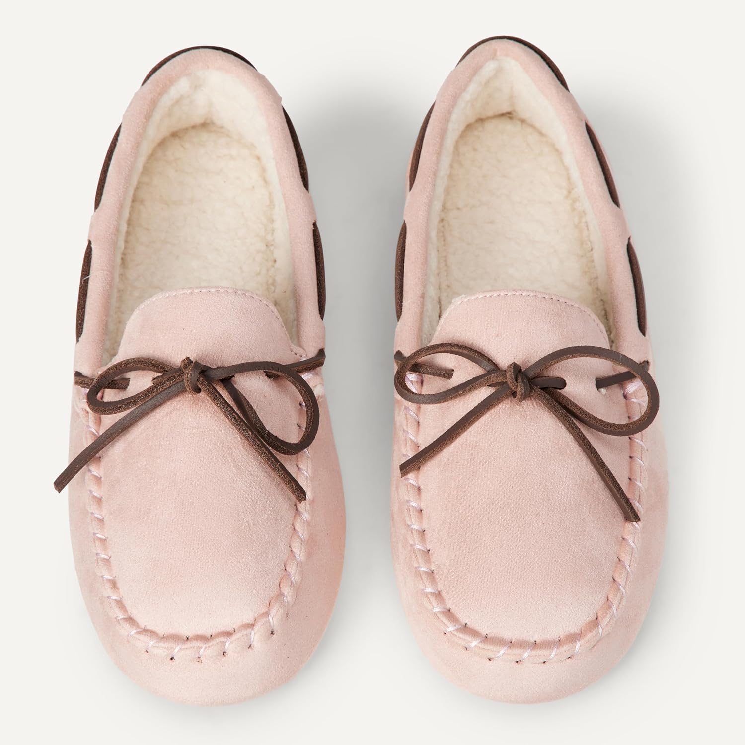 Detalle de Amazon Essentials Moccasin Slippers