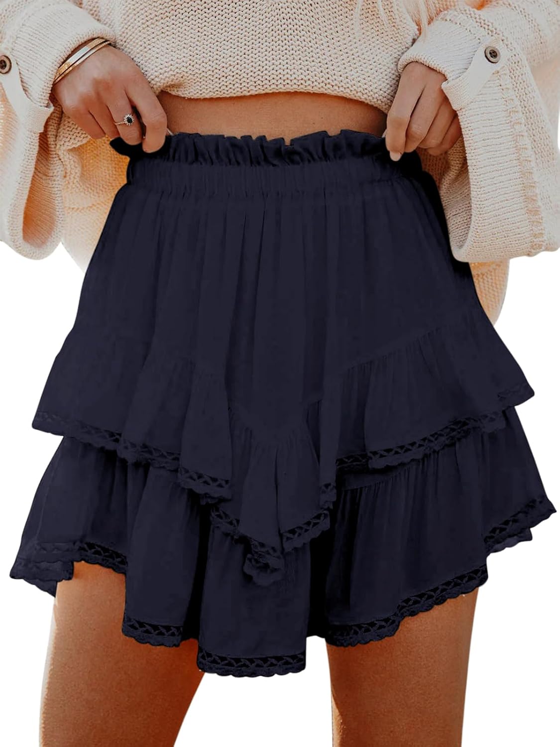 Detalle de Aoudery Boho Fluid Shorts for Women with Layered Crochet Trim and High-Waist Skorts