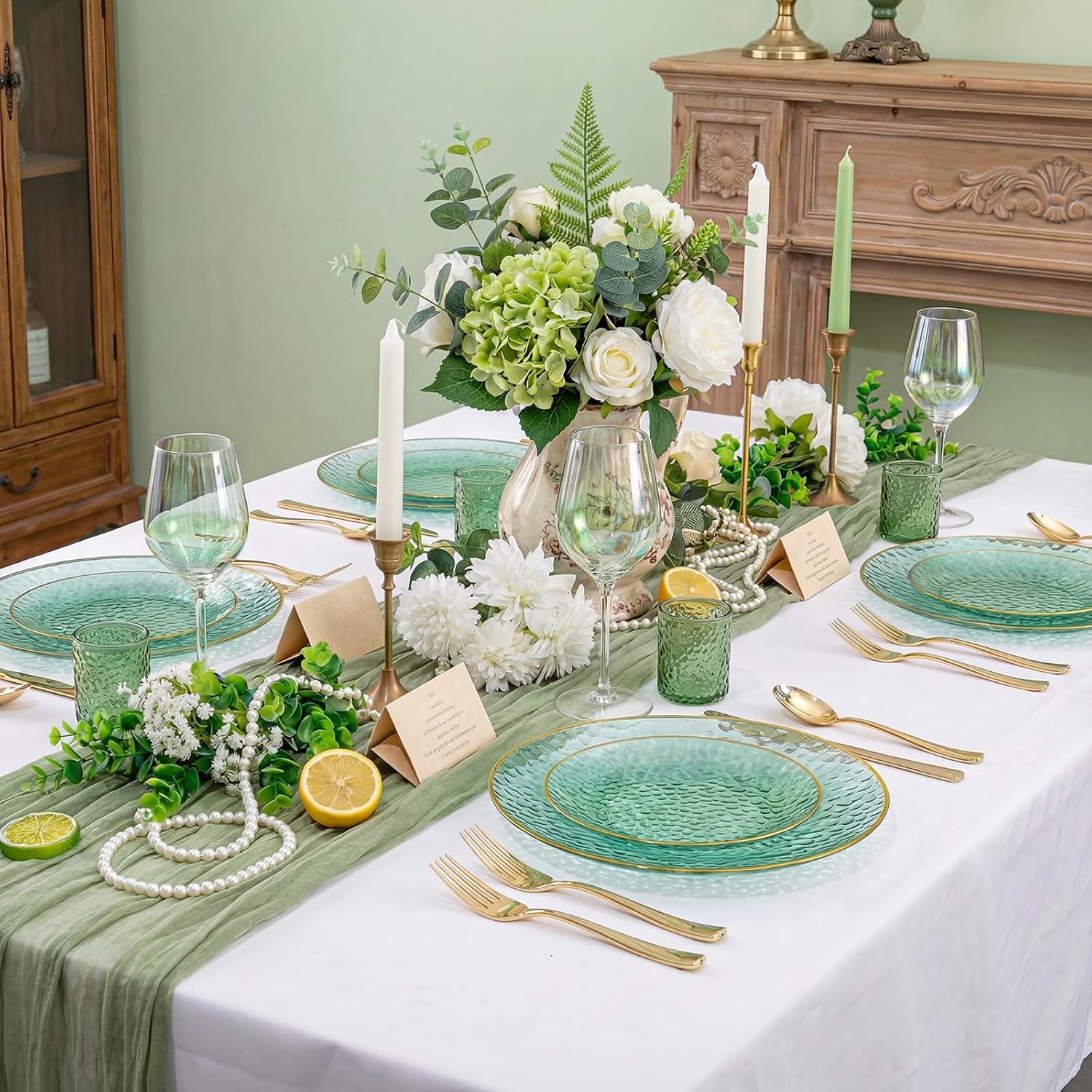 Detalle de Rubtlamp BLPGG 60-Piece Green Plastic Plates with Hammered Gold Rim