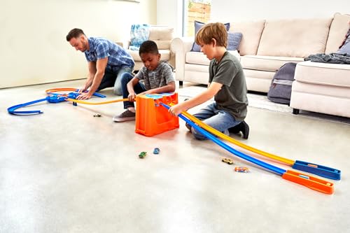 Detalle 2 de Hot Wheels Track Builder Deluxe Stunt Box: kit acrobazie con due auto 1:64