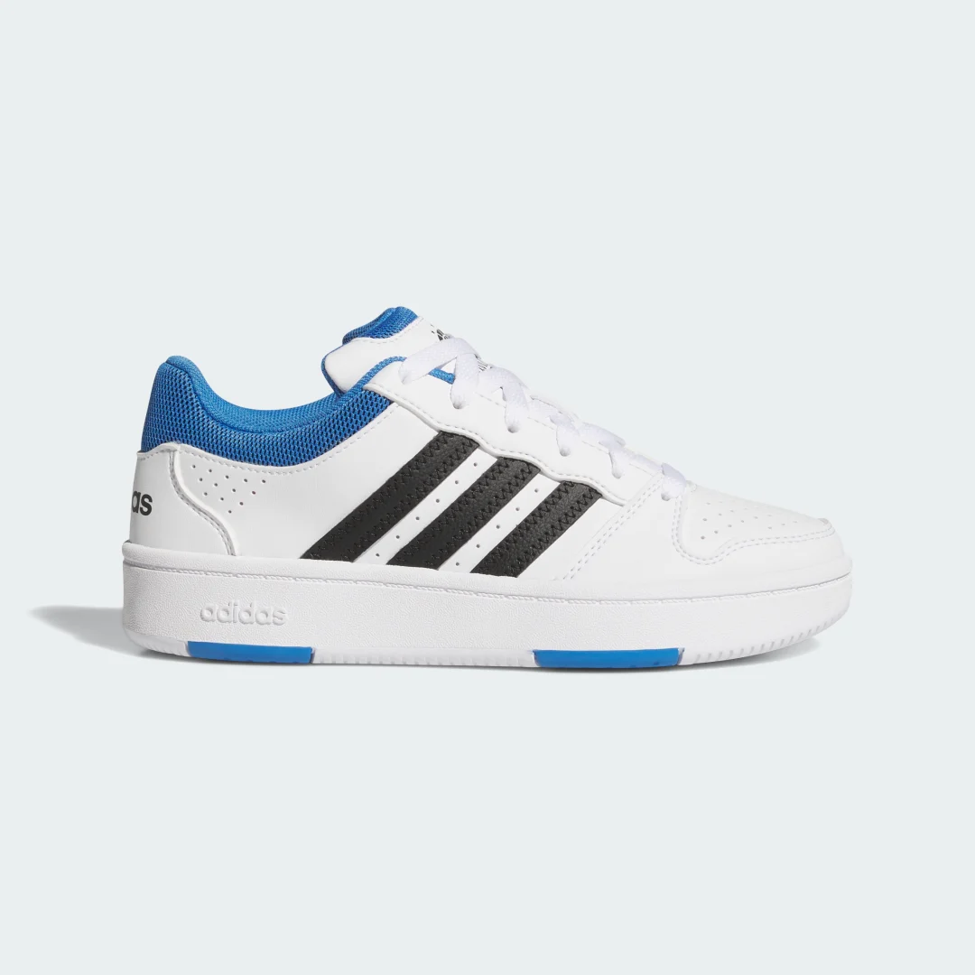 Detalle de Zapatilla Hoops Classic de Adidas — Blanco, un clásico versátil para el día a día