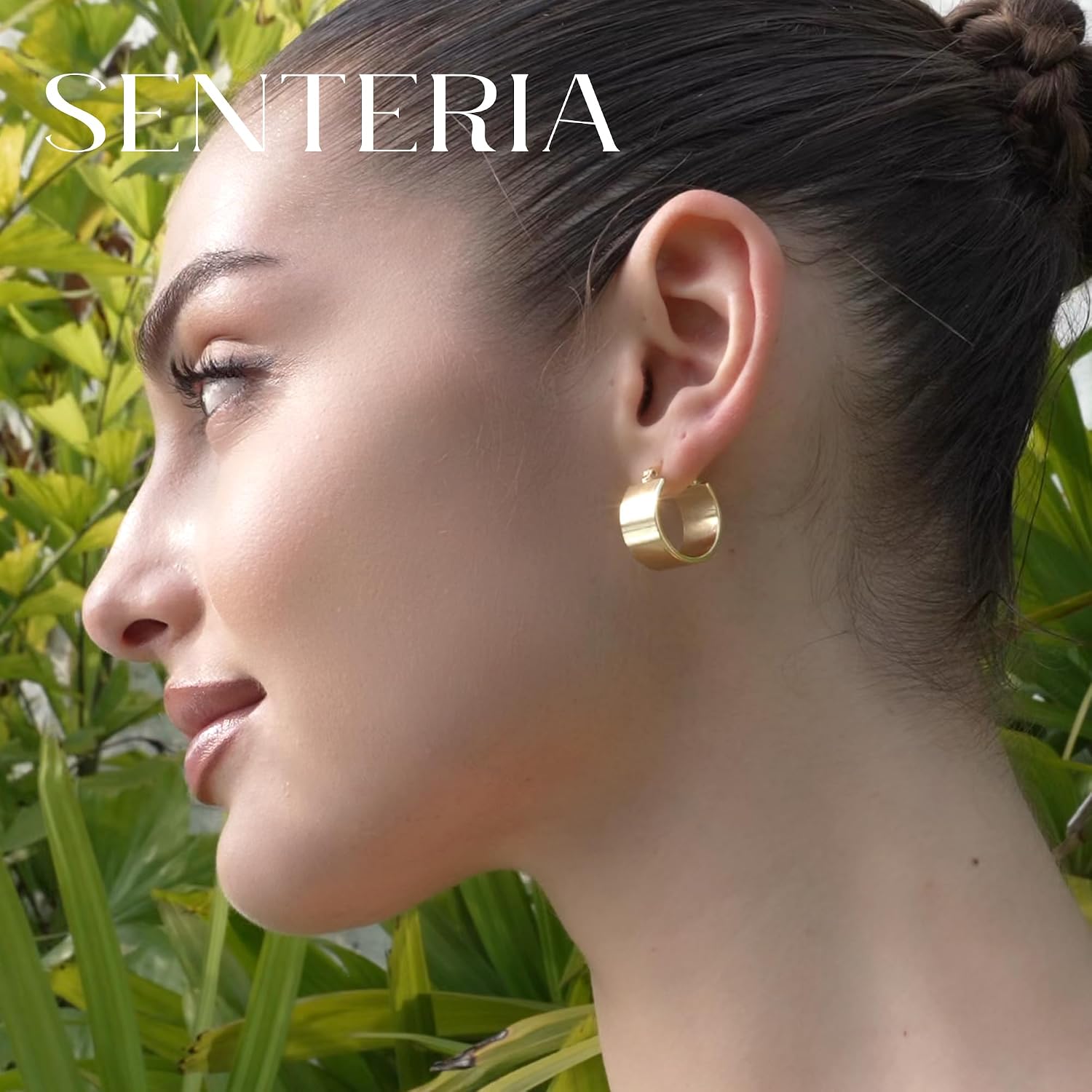 Detalle 2 de Chunky Gold Hoop Earrings 14K Gold-Plated