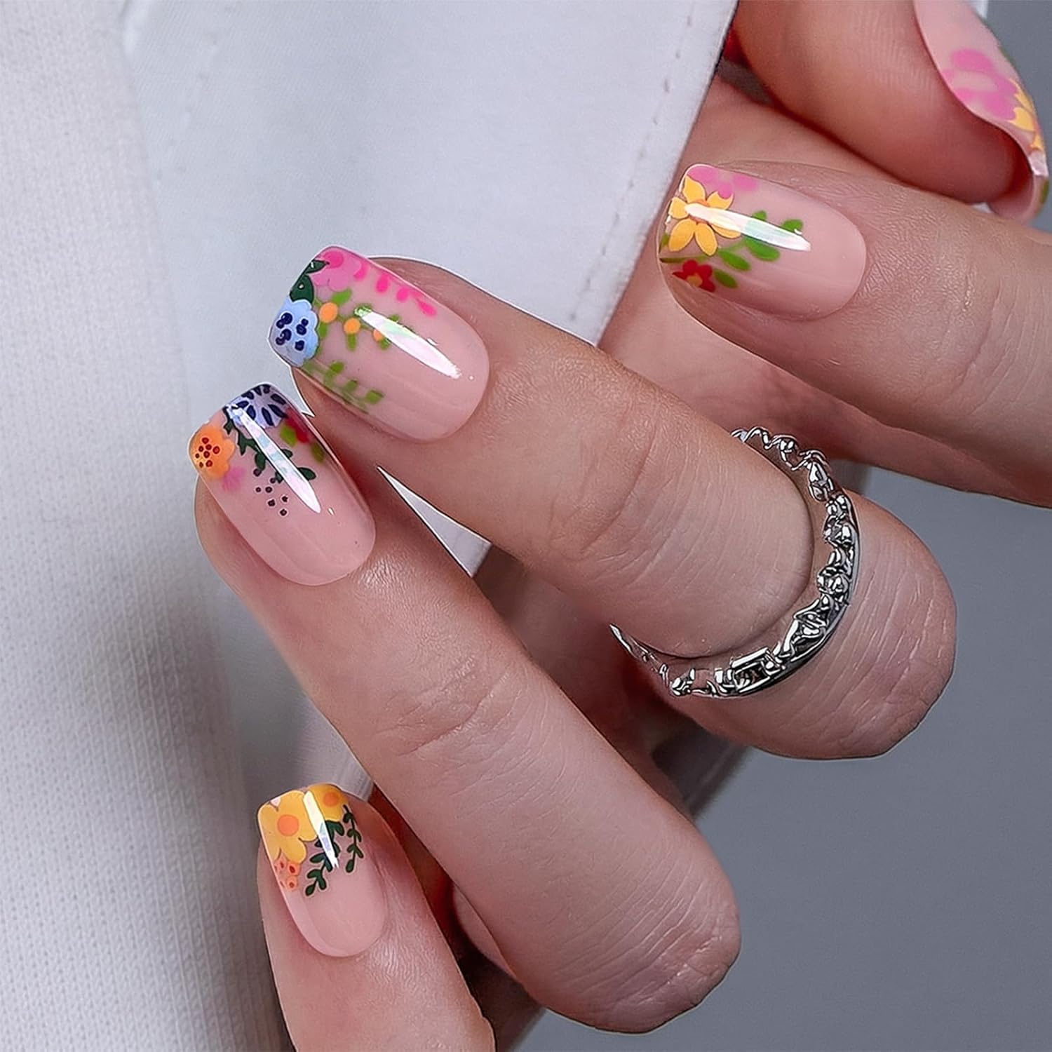 Detalle de Curvlife Square Press On Nails Short Acrylic Fake Nails with Design – Nude Flower (30pcs)