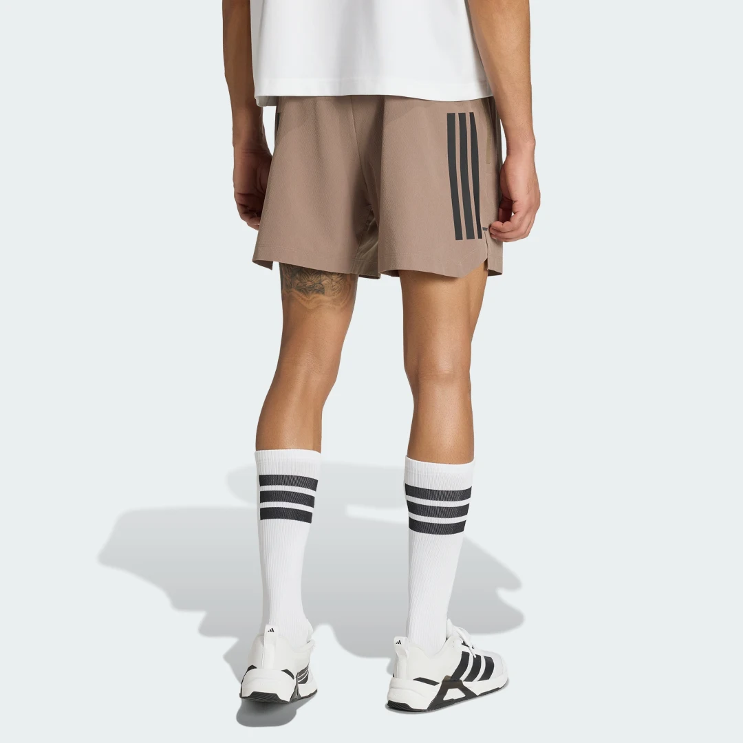 Detalle de Pantalón corto D4T PrimeLift 3 Stripes de Adidas – Beige