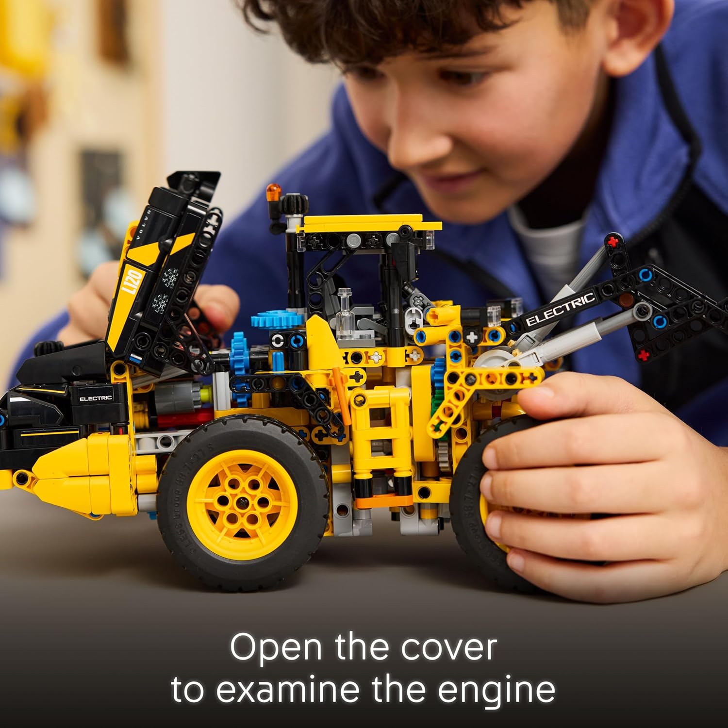 Thumbnail 3 de LEGO Technic Volvo L120 Electric Wheel Loader (42209): A Thoughtful Builders' Challenge