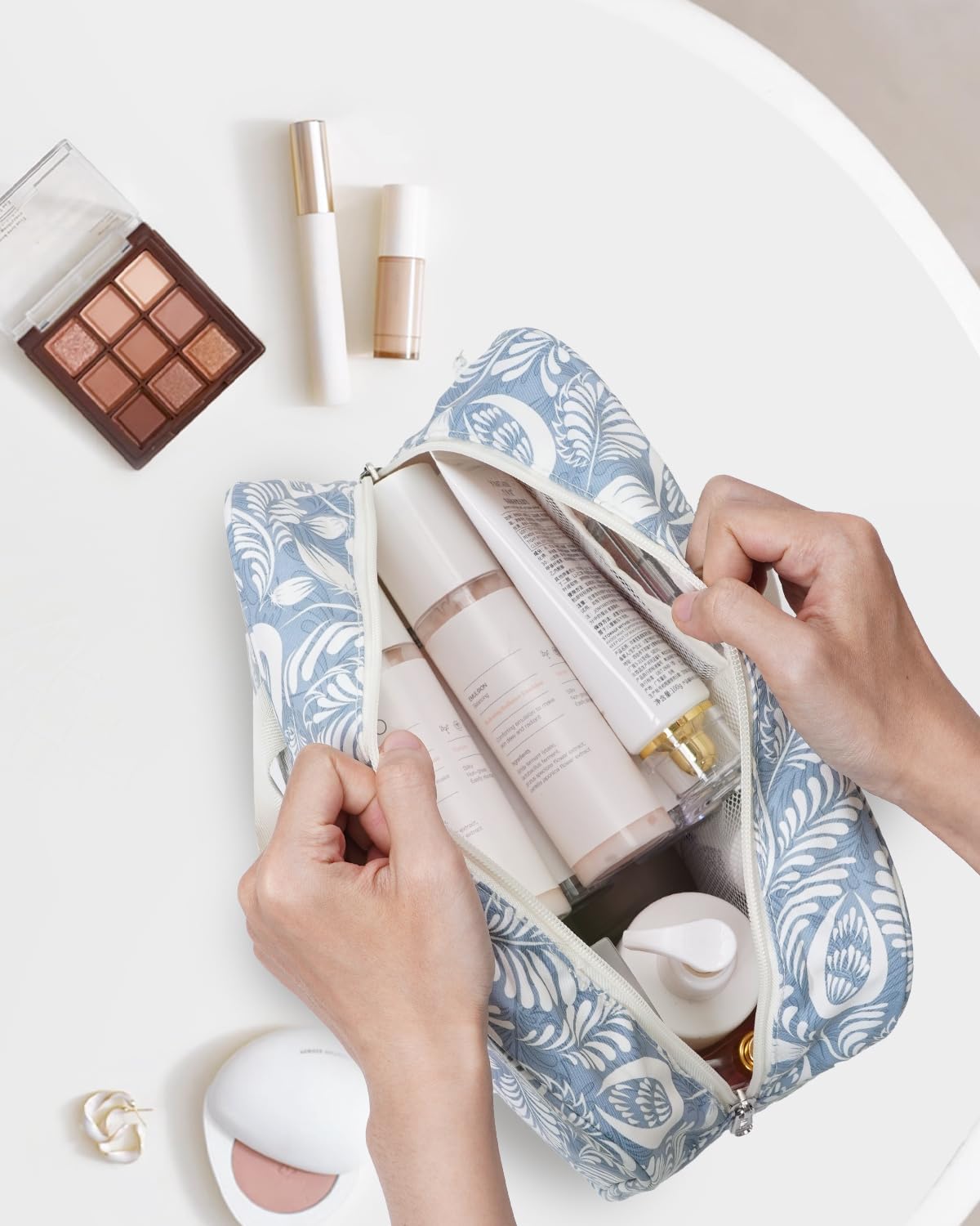 Detalle de Full Size Toiletry Bag for Travel