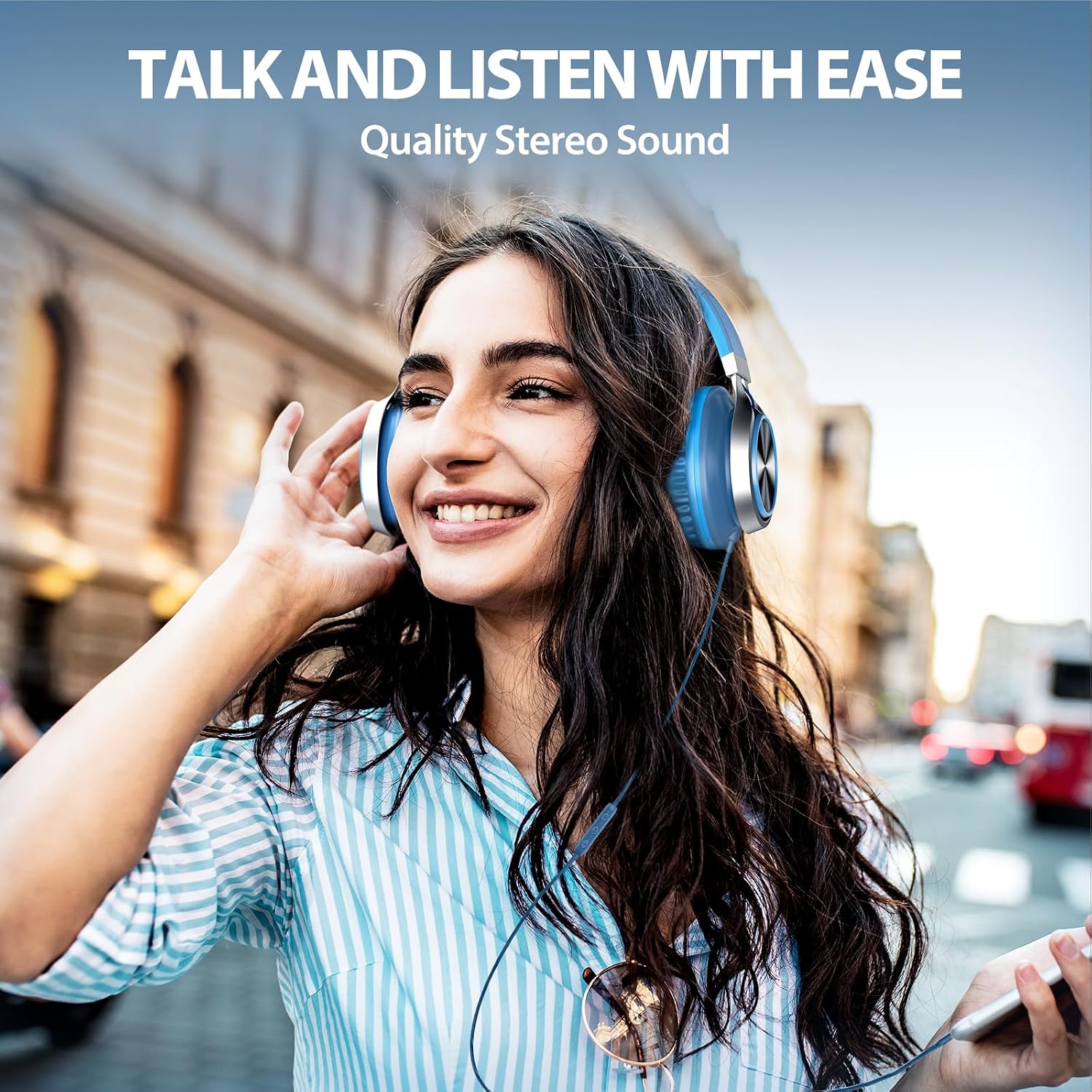 Detalle de USB-C over-ear headphones with mic