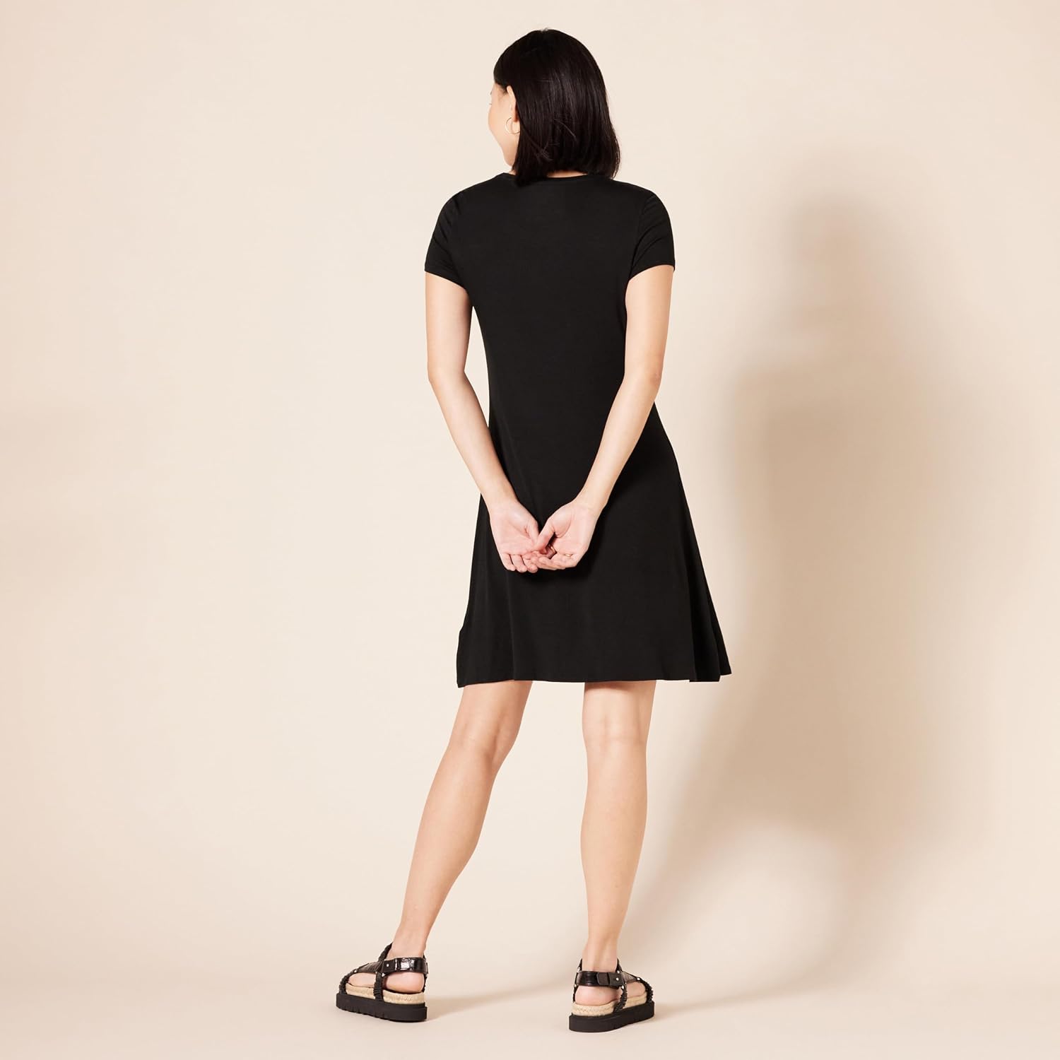 Thumbnail 1 de Amazon Essentials Women’s Short-Sleeved Scoop Neck Swing Dress (Plus Sizes Available)