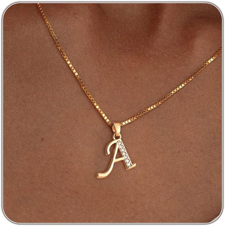 Detalle de Fglqfam Initial Necklace, 14K Gold-Plated