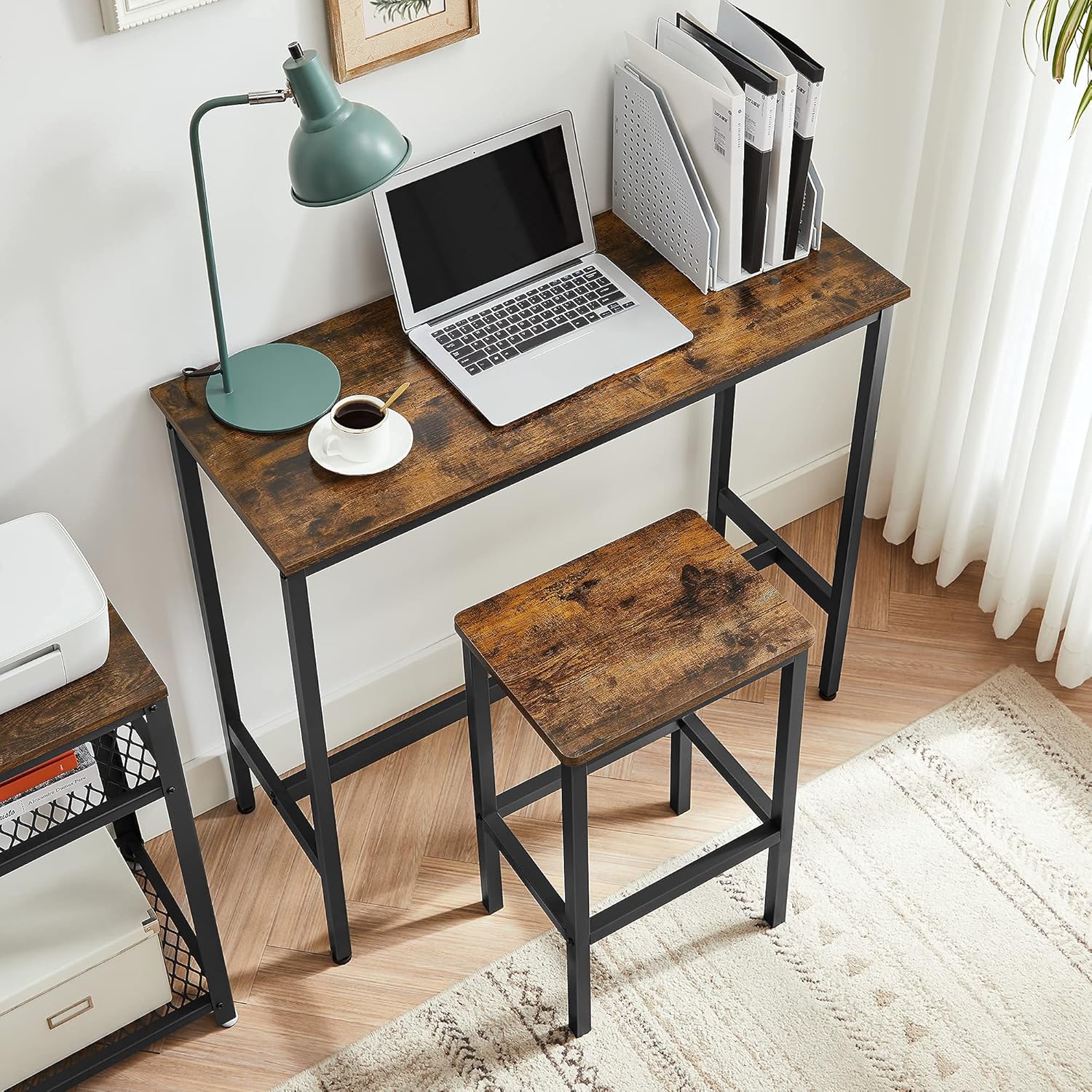 Detalle 1 de VASAGLE LBT218B01 bar table set for breakfast