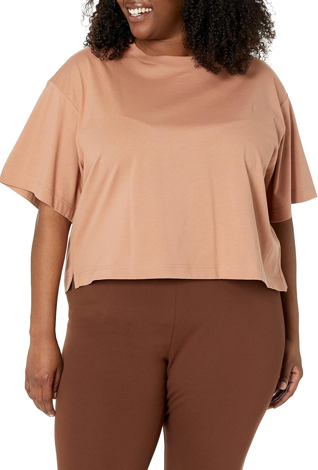 Thumbnail 4 de Amazon Essentials Damen-T-Shirt aus Bio-Baumwolle, oversized Boxy-Schnitt, kurzwarm, mit überschnittenen Schultern (Übergrößen verfügbar)