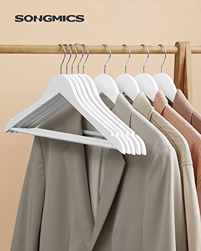Detalle 2 de SONGMICS Perchas de madera maciza CRW03W-20 (juego de 20) con gancho giratorio 360° y barra antideslizante