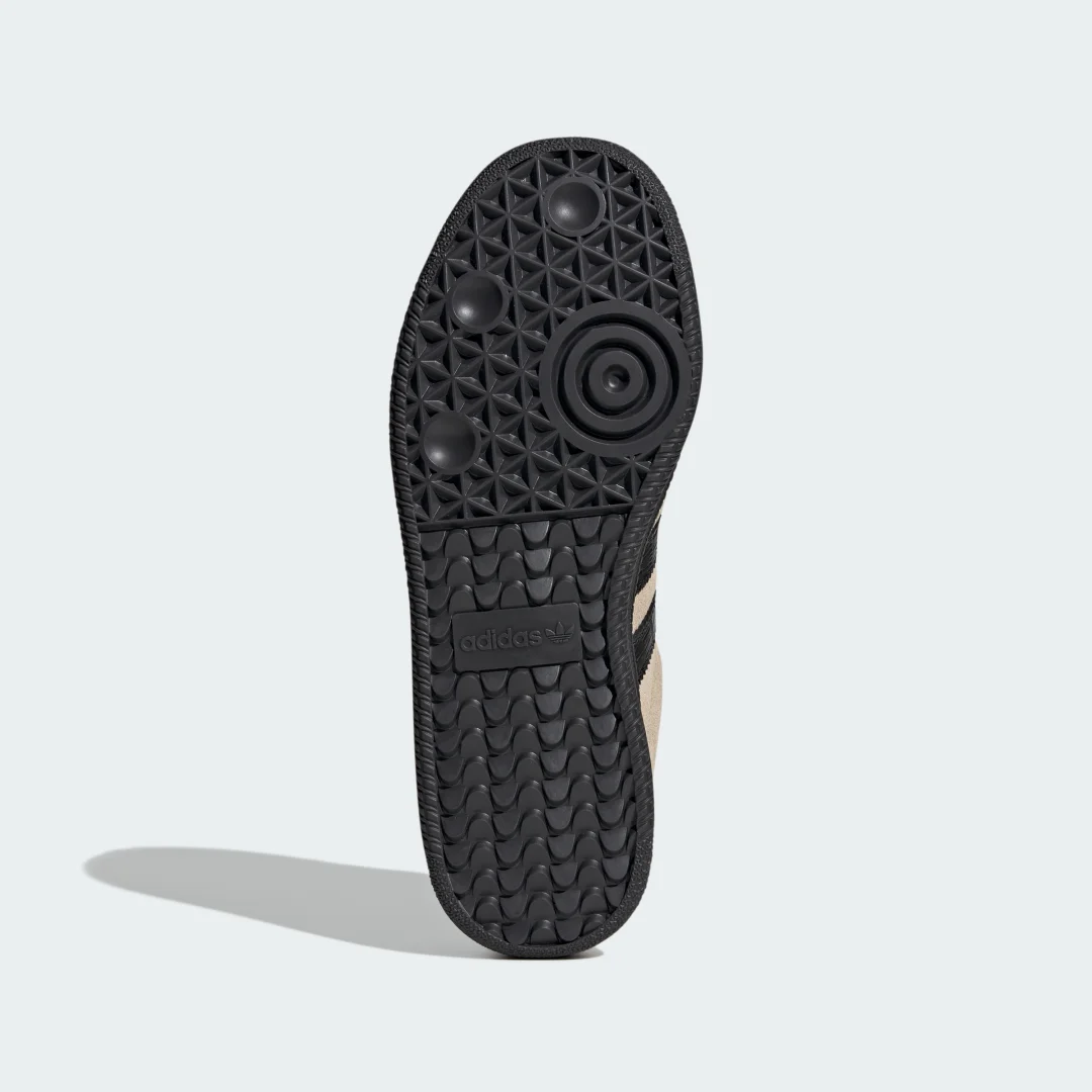 Detalle de Zapatilla Samba XLG de Adidas – color Beige