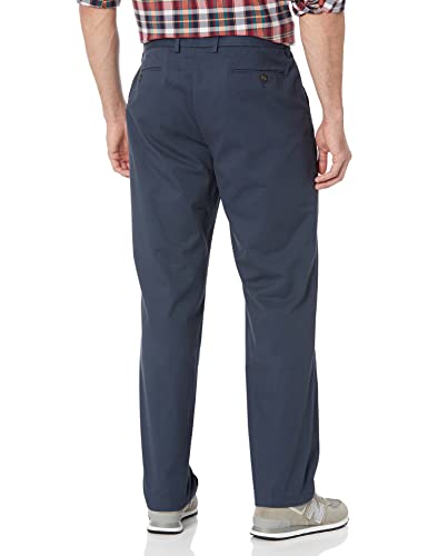 Detalle 2 de Amazon Essentials Men's Straight Fit Wrinkle-Resistant Flat-Front Chino Trousers in Navy, 28W/32L