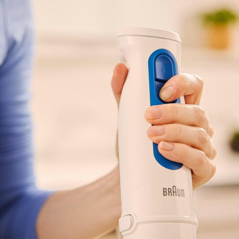 Detalle de Braun MQ 30001 M: batidora de mano de 900 W para mezclar, triturar y emulsionar con control sencillo