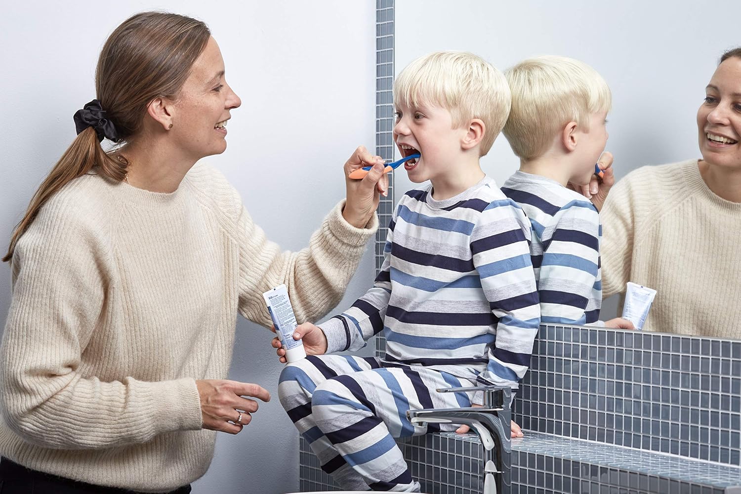 Thumbnail 6 de Jordan Step 2 kindertandenborstel voor 3- tot 5-jarigen, zachte haren, dubbele handgreep, 4 stuks