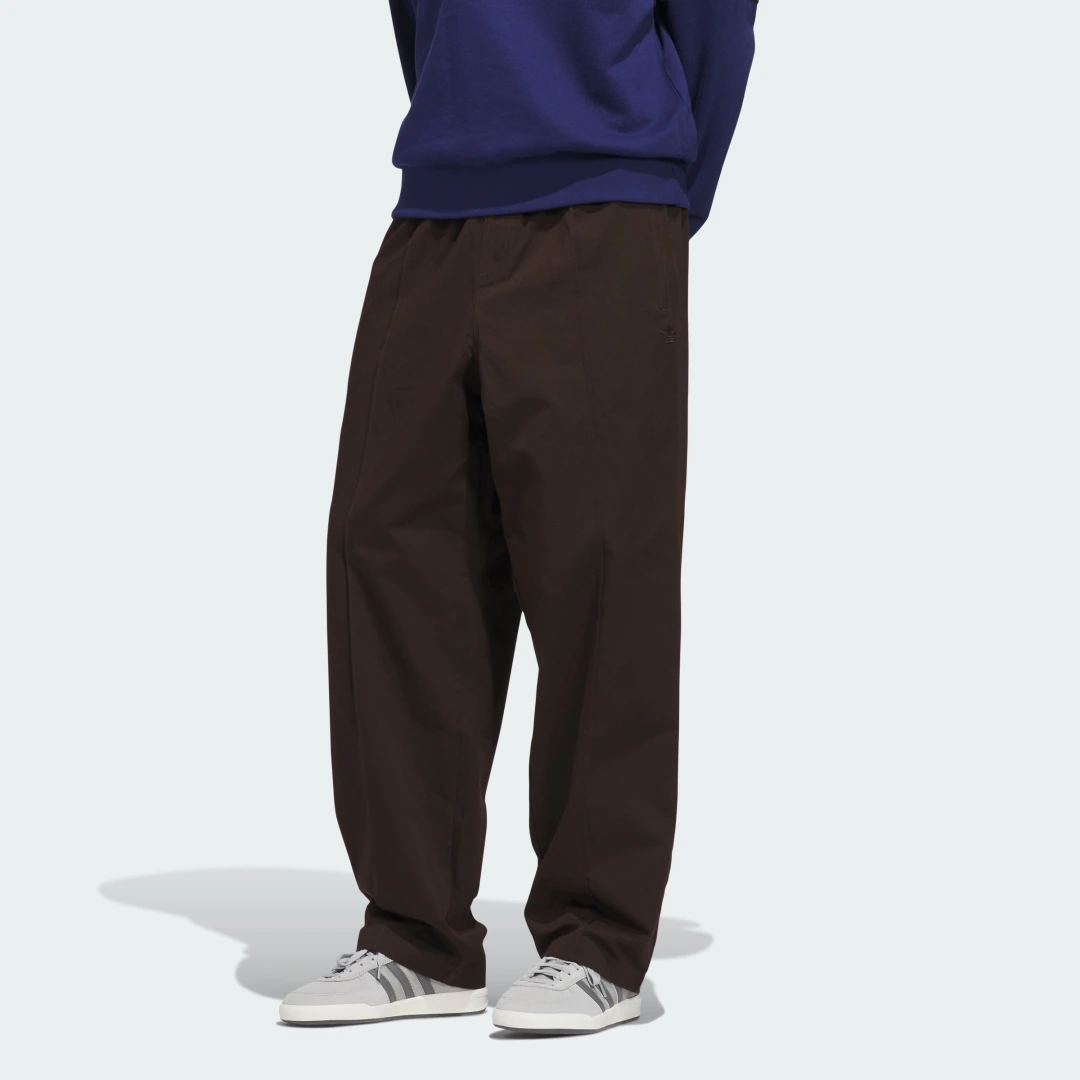 Detalle de Pantalón con costura en relieve Skateboarding 2.0 de Adidas — color Marrón