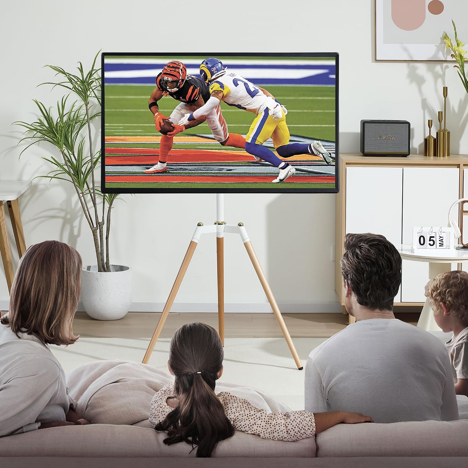Thumbnail 3 de ETHU Tripod Easel TV Stand for 32–65 inch TVs with Height Adjustable Swivel & Beech Wood Legs (VESA 400x400, up to 40kg)