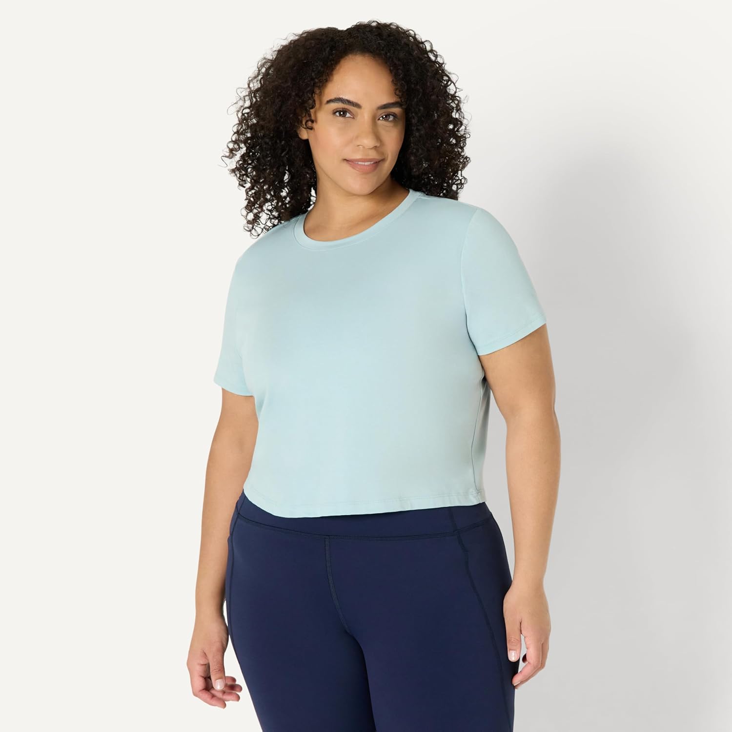 Thumbnail 5 de Amazon Essentials Women’s Active Soft Cotton Crewneck Cropped T-Shirt