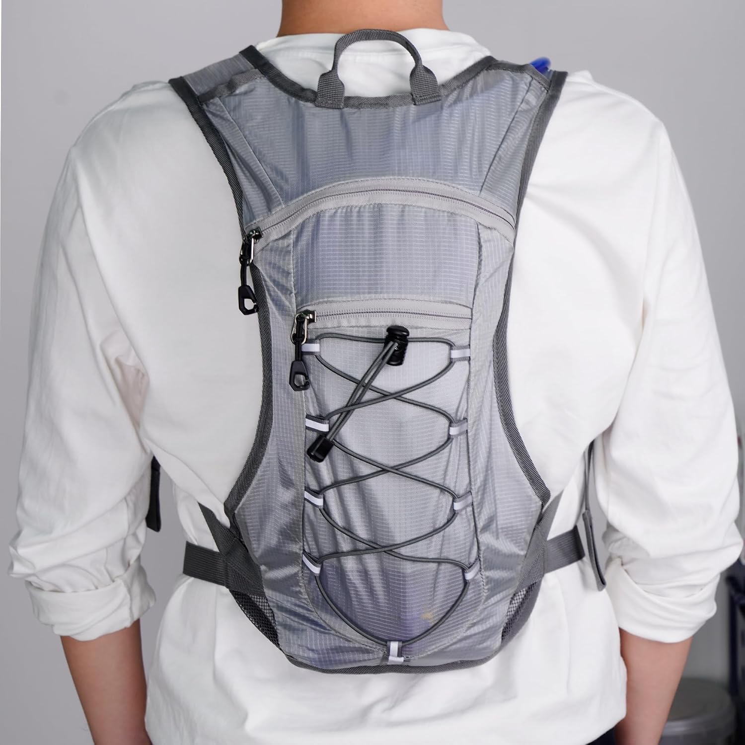 Detalle 2 de Unigear 2L Hydration Pack Backpack with Nylon Build and Adjustable Straps
