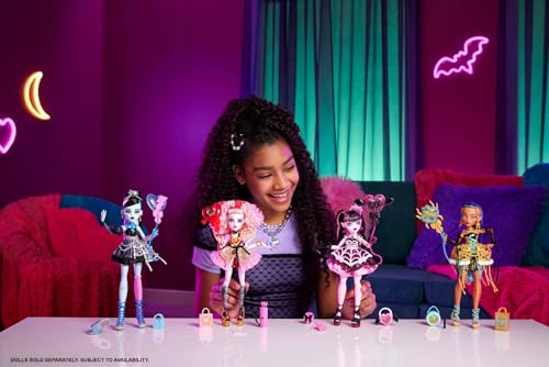 Detalle 2 de Monster High Draculaura muñeca 1600 cumplespantos