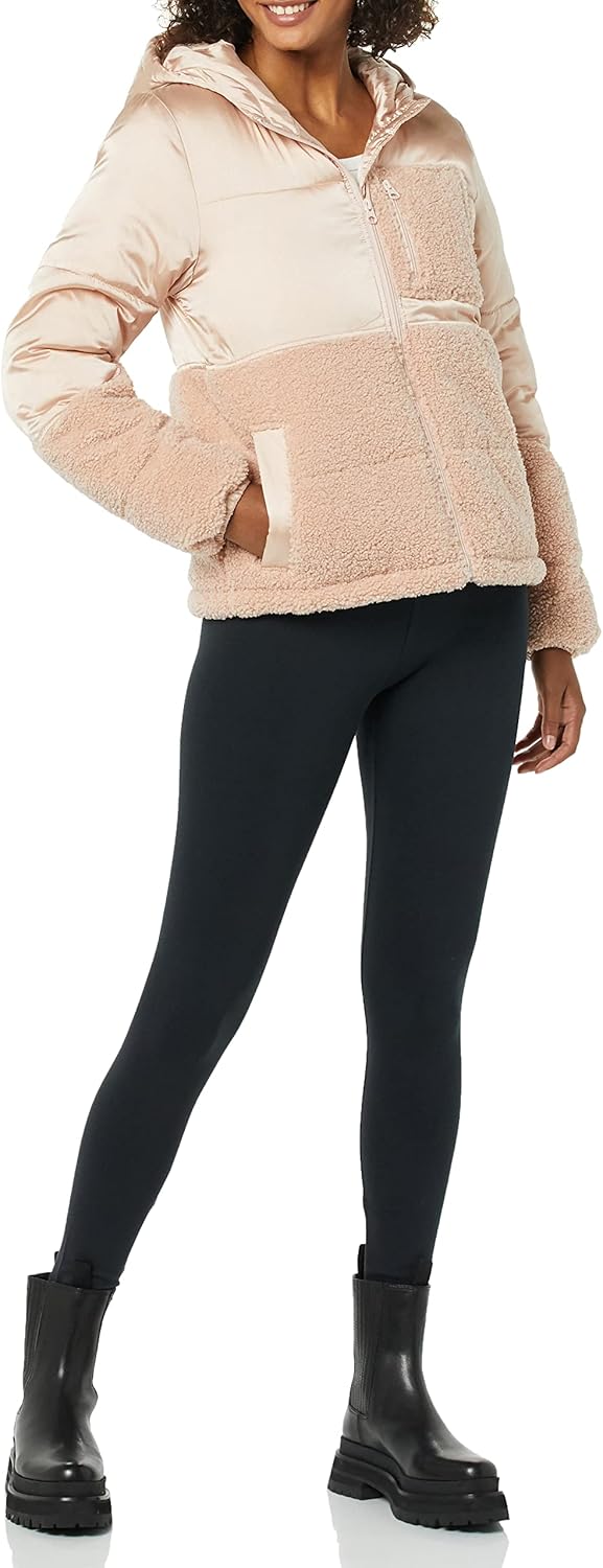 Detalle de Amazon Essentials Donna Piumino Sherpa con Cappuccio e Cerniera Integrale: calore morbido e look casual