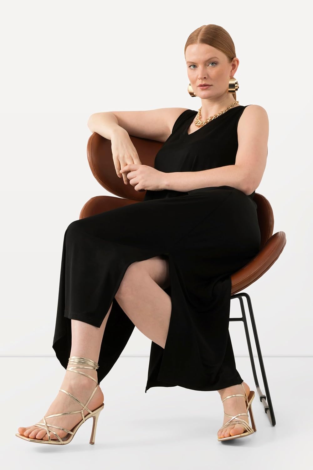 Detalle de Ulla Popken Femme Grandes Tailles Robe midi sans manches en tissu fluide — silhouettes A et décolleté en V (819540)