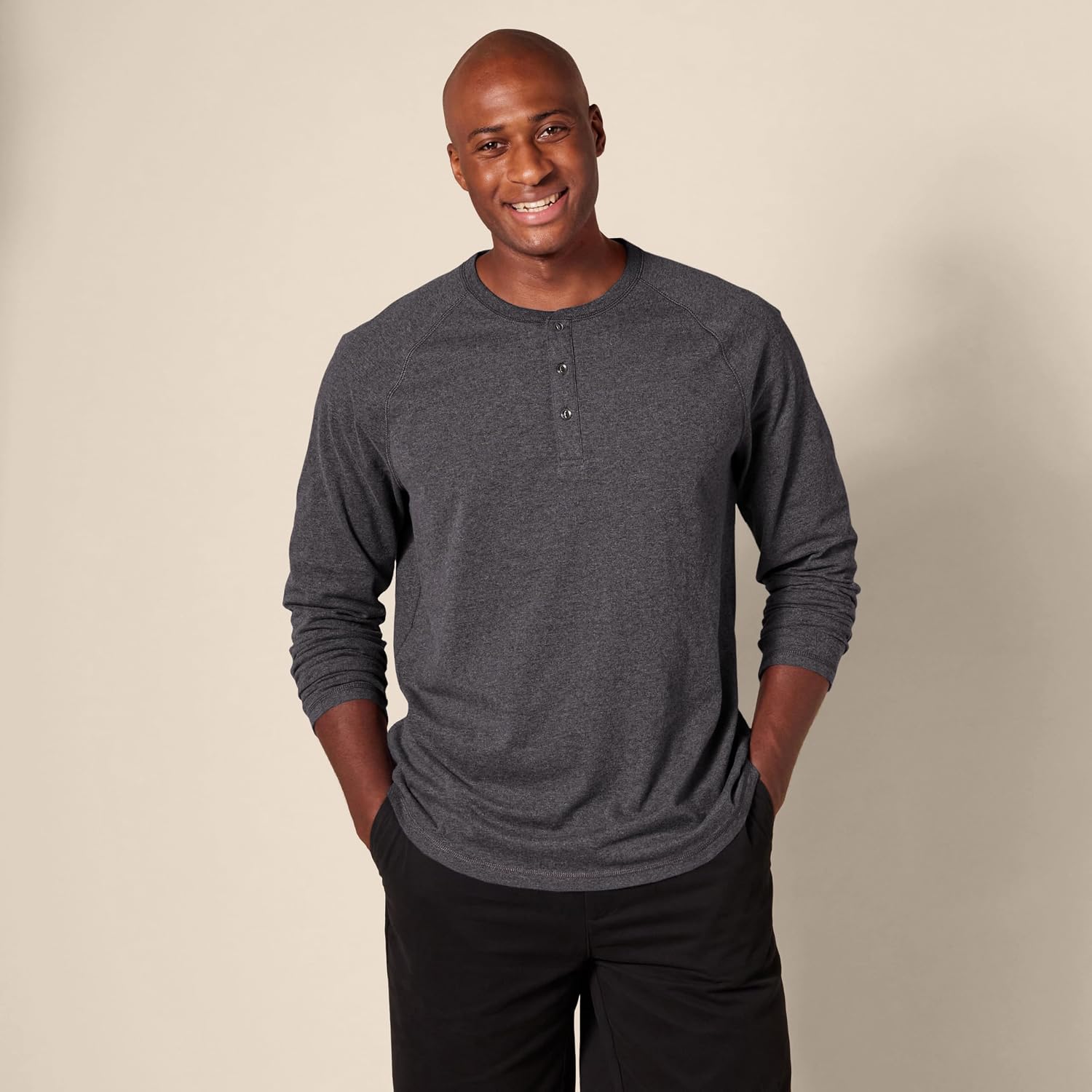 Detalle 2 de Amazon Essentials Men’s Slim-Fit Long-Sleeve Henley Shirt