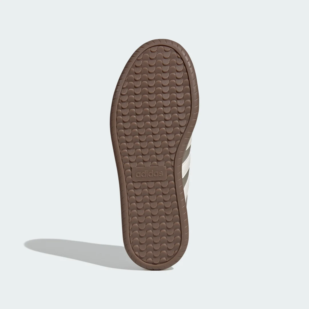 Detalle de Zapatilla Barreda de Adidas: estilo plateado para uso diario y paseo urbano