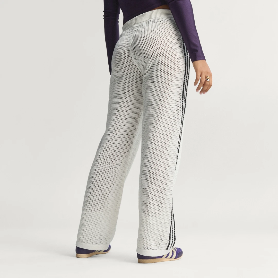 Detalle de Pantalón de punto con ganchillo Firebird de Adidas – color Blanco