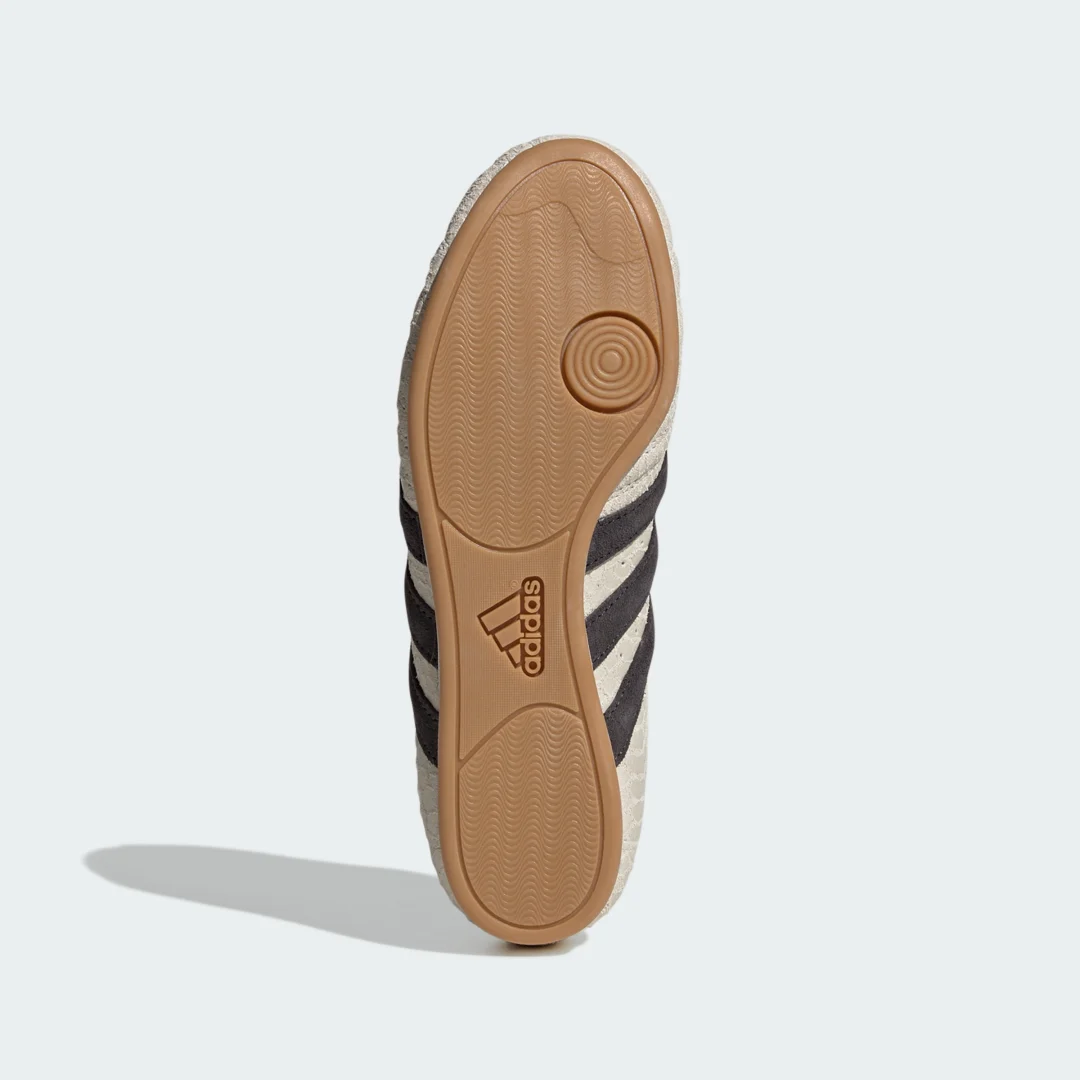 Detalle de ZAPATILLA Adidas Taekwondo: equilibrio entre comodidad y propósito deportivo
