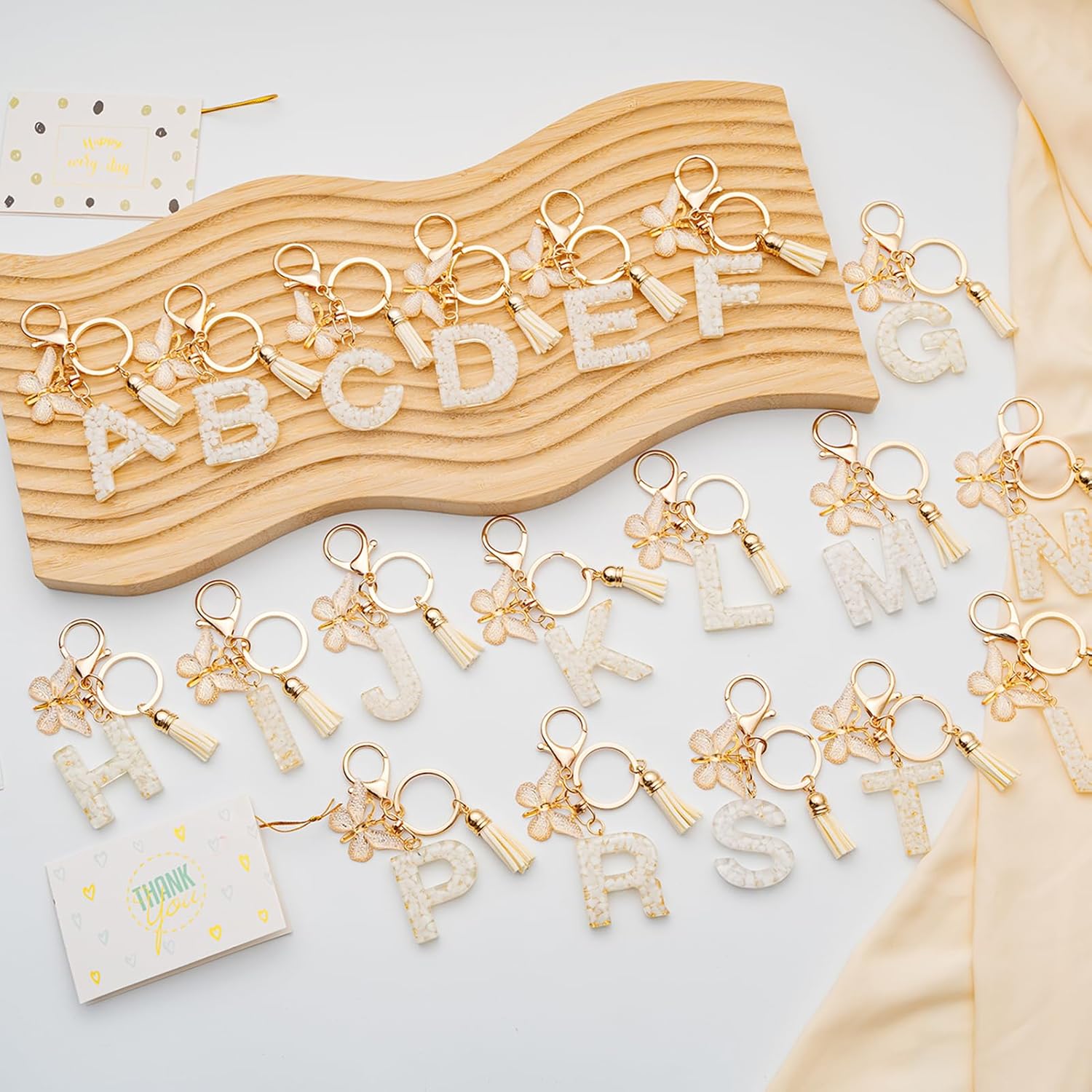 Detalle de MORSUNBELA Schlüsselanhänger Buchstabe Mädchen – Schmetterling Design mit Quaste, personalisierbar A–Z