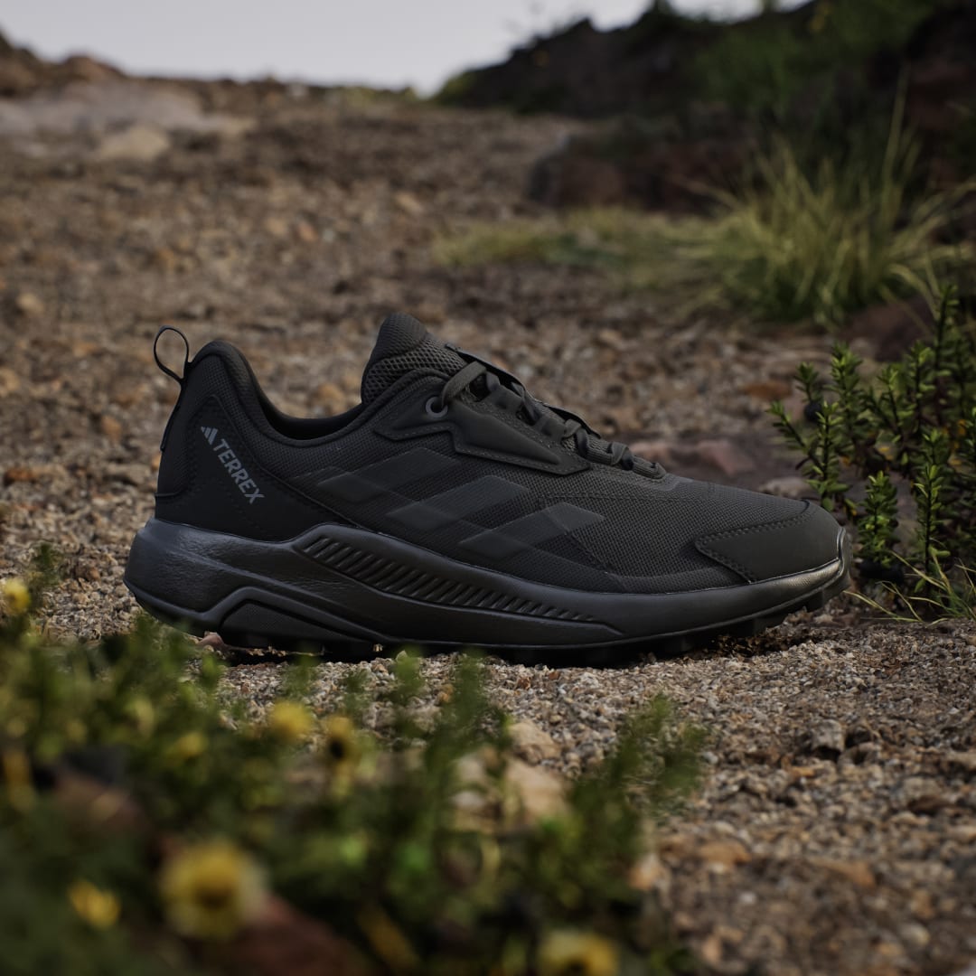 Detalle 2 de Adidas Terrex Anylander Hiking: Zapatilla de senderismo en negro para rutas diarias