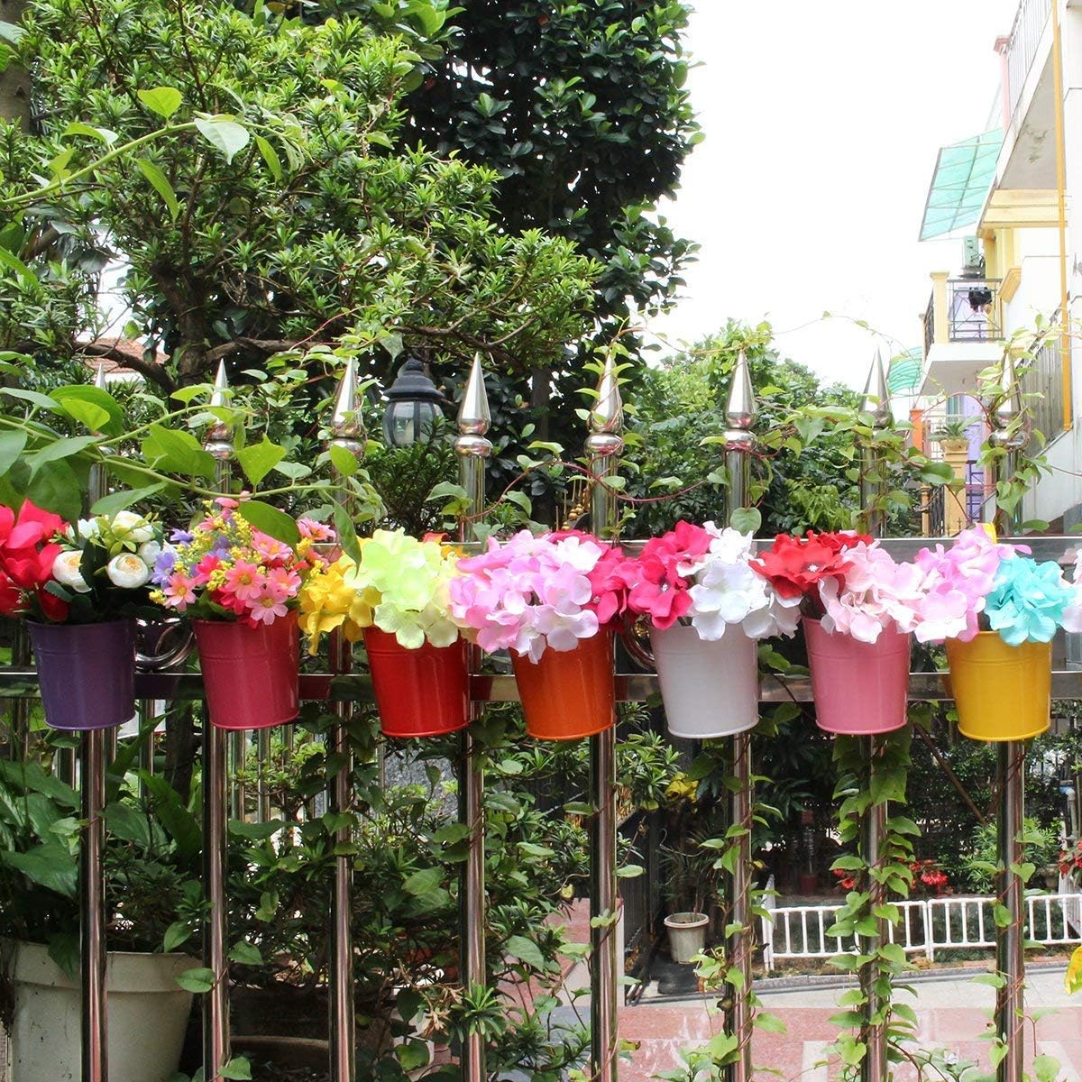 Detalle 2 de OGIMA 10 Hanging iron flower pots
