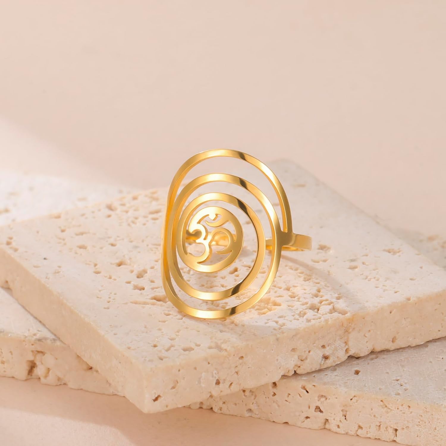 Detalle de Dreamtimes Aom Om Ohm Ring aus Edelstahl mit geometrischem Kreis – verstellbarer Unisex Siegelring