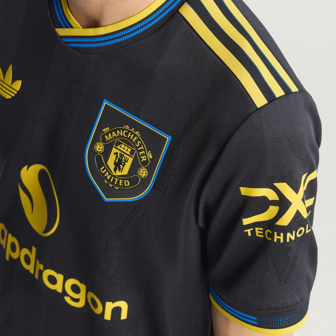 Detalle de Camiseta tercera equipación Manchester United 25/26 de Adidas – negro