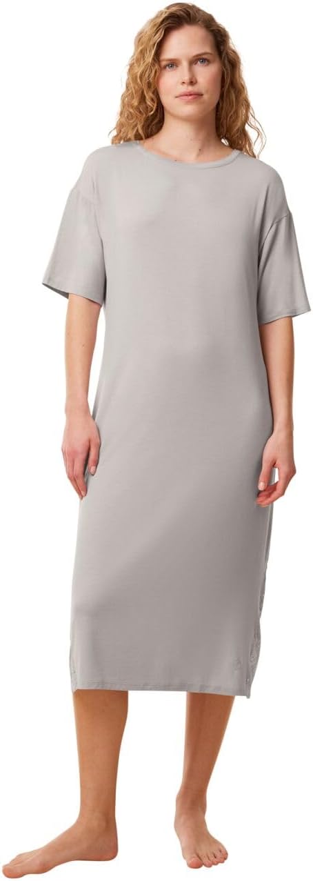 Detalle de Triumph Women's Timeless Sensuality NDK SSL Nightgown — A sensible pick from Triumph Sleepwear