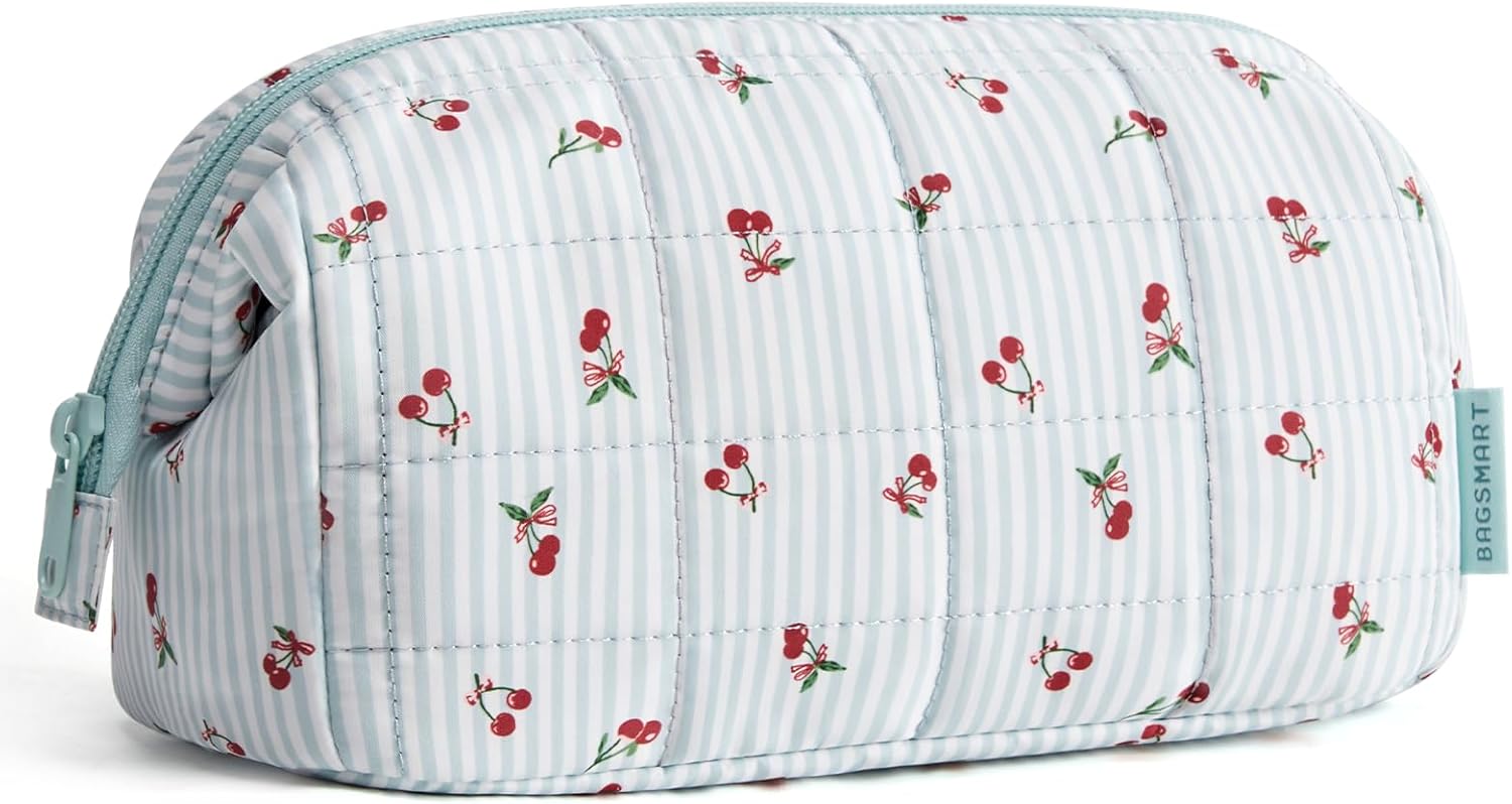 Detalle de BAGSMART Makeup Bag Travel Cosmetic Bag (Cherry Print) – Wide-Open Puffy Organiser with Large Capacity