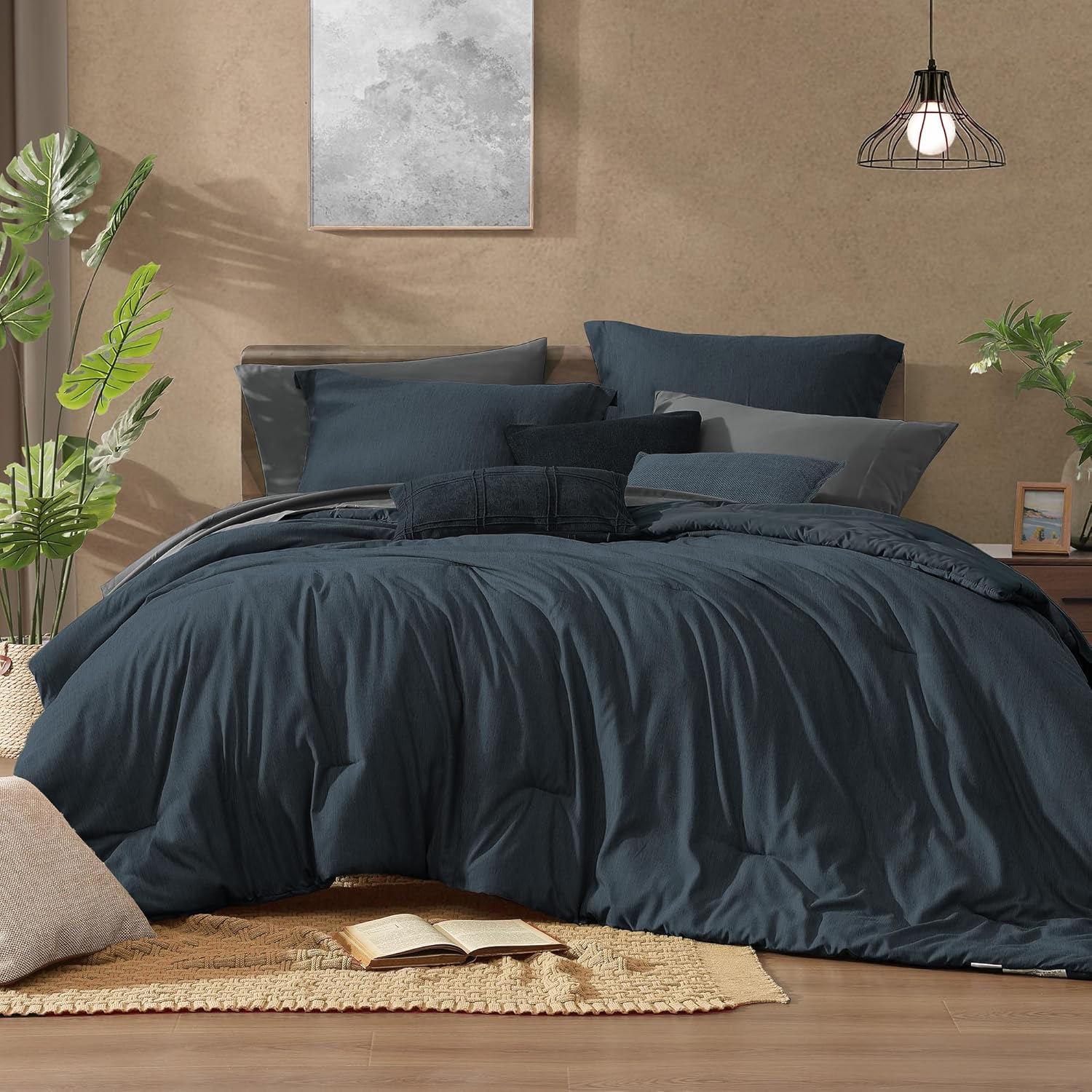 Detalle de Monbix Full Size Comforter Set in Navy Blue — 7-Piece All-Season Bedding