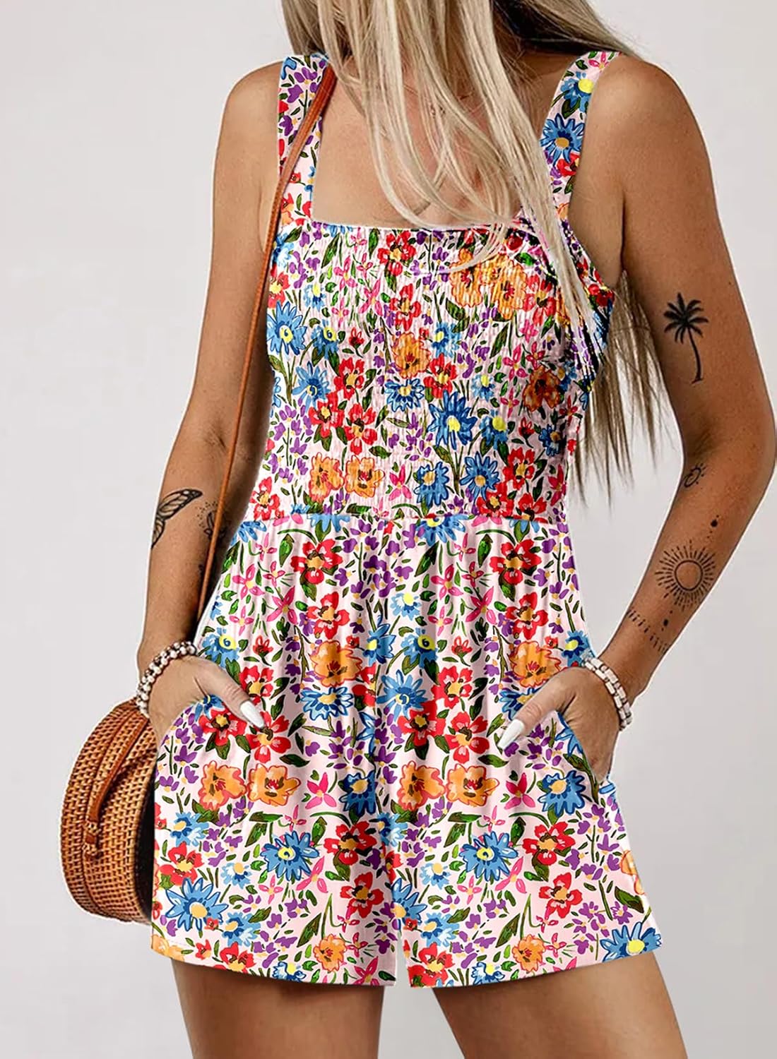 Detalle 2 de Dokotoo Women's Summer Casual Smocked Rompers: Lightweight, Loose-Fit Jumpsuit for Beach Trips