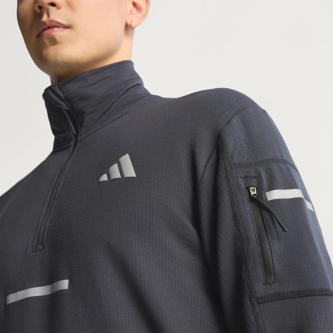 Detalle de Camiseta de running Adi365 CLIMAWARM+ con cremallera hasta el pecho de Adidas