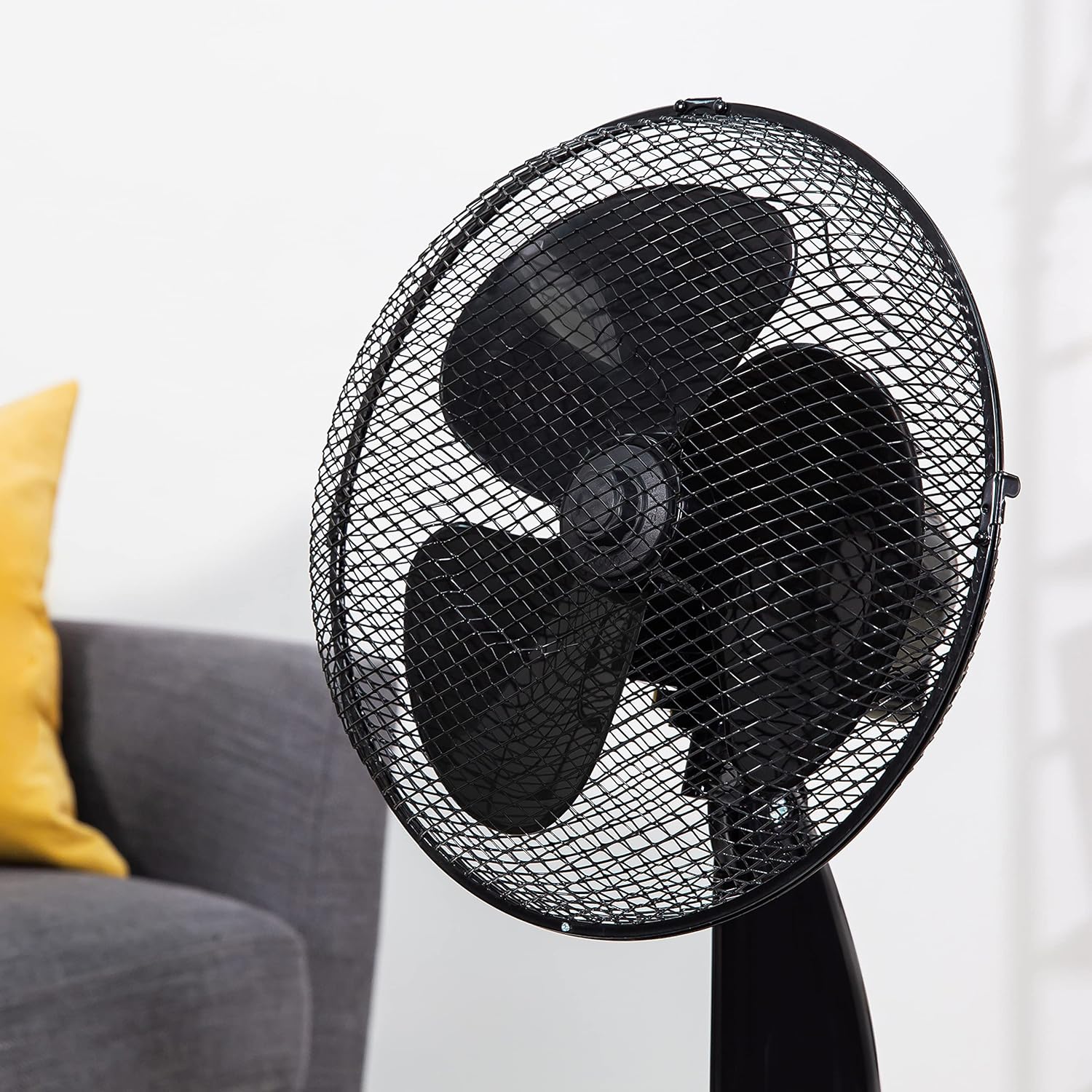 Thumbnail 5 de Zanussi ZNPDF1221B 12-inch portable desk fan (black) with 3 speed settings