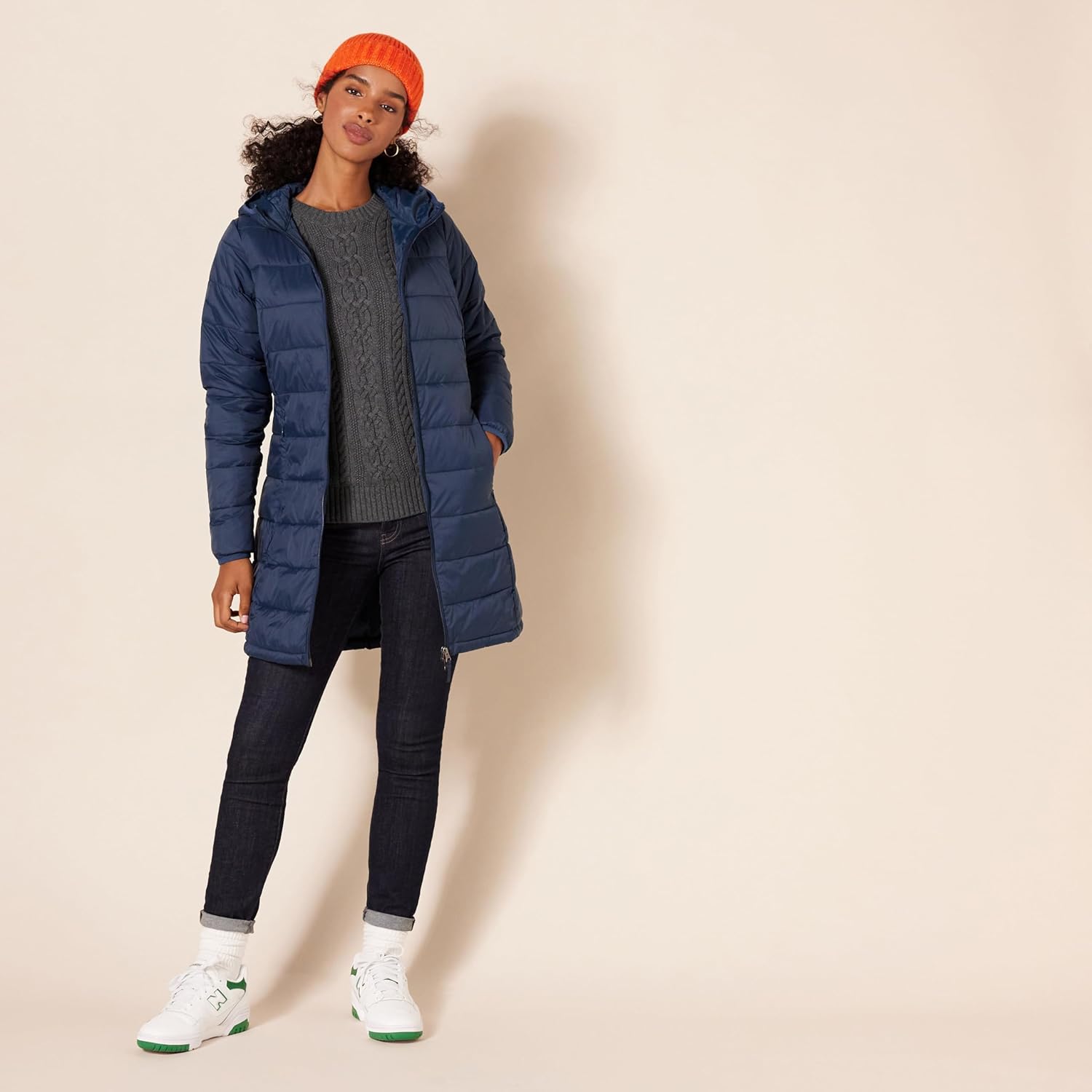 Thumbnail 3 de Amazon Essentials Women's Lightweight Water-Resistant Packable Hooded Puffer Coat (Plus Size)